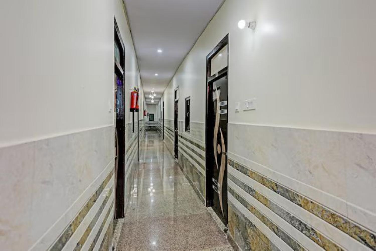 Jyoti Palace - Karol Bagh Market Hotel 3*
