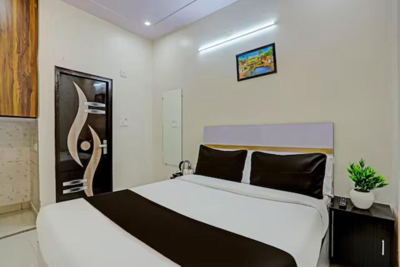 Jyoti Palace - Karol Bagh Market Hotel 3*