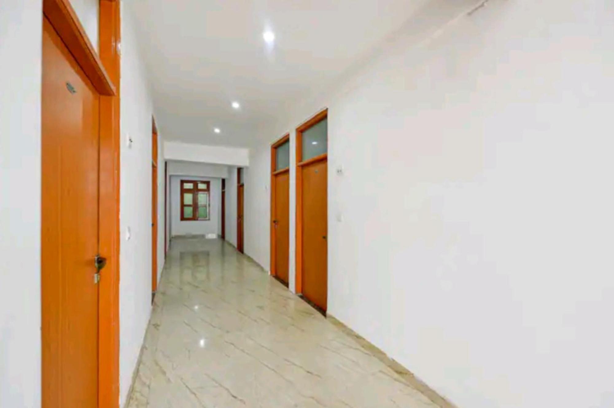 Hotel Vasudha -near Delhi Airport 3*