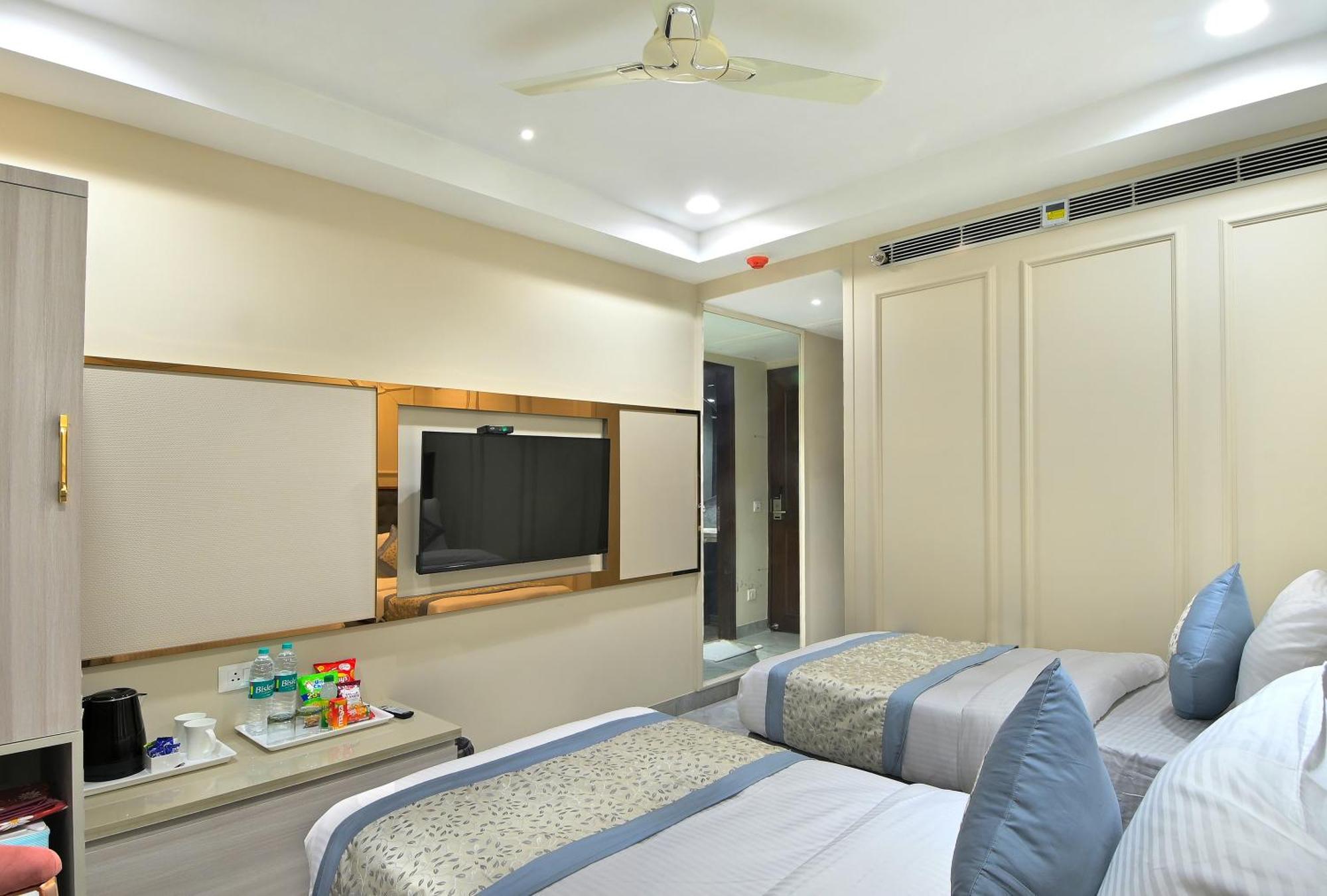 Sapphire House - 3 Mins Walk From Metro And 5 Mins From Rail Station Hotel
