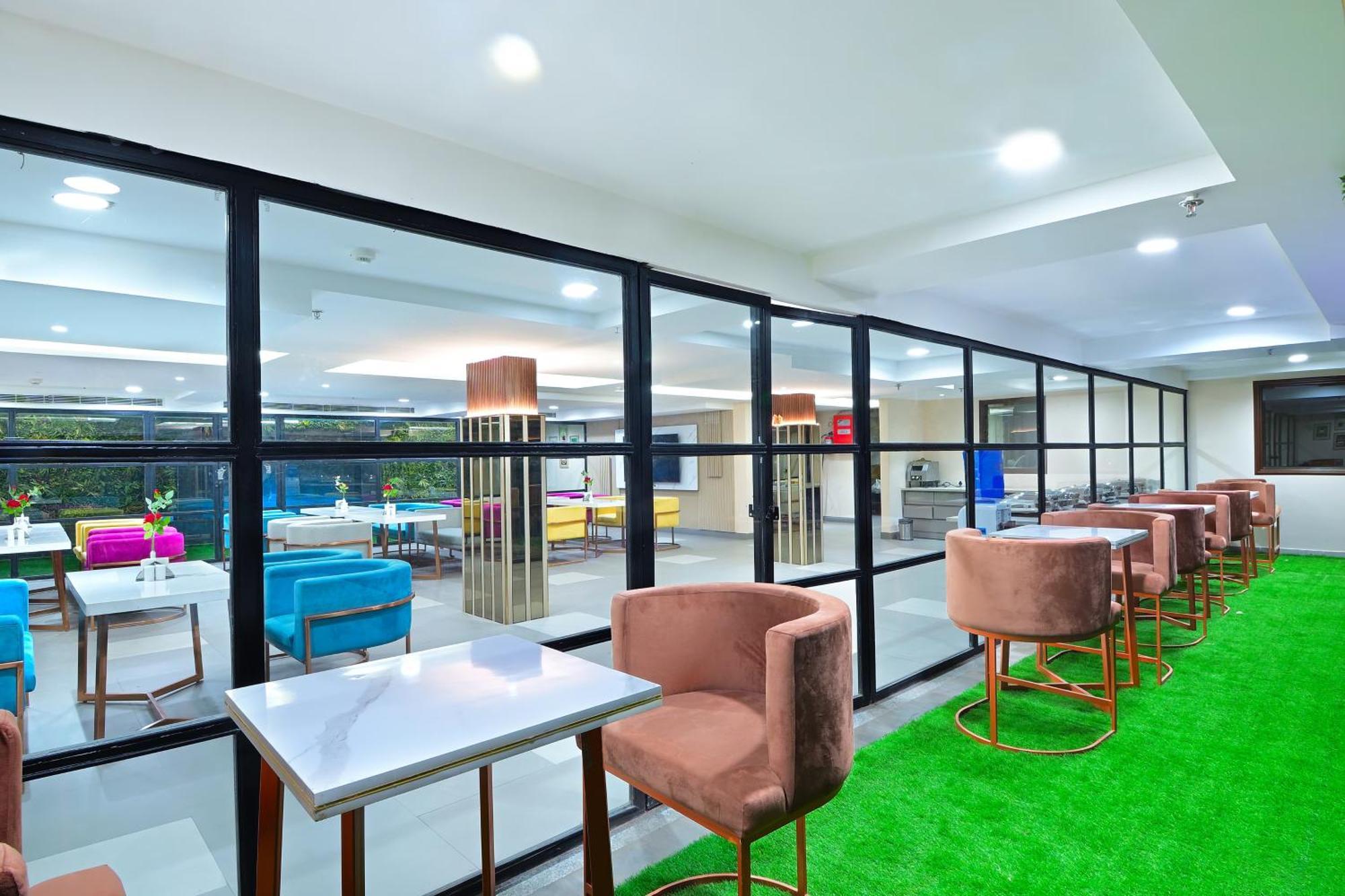 Sapphire House - 3 Mins Walk From Metro And 5 Mins From Rail Station Hotel