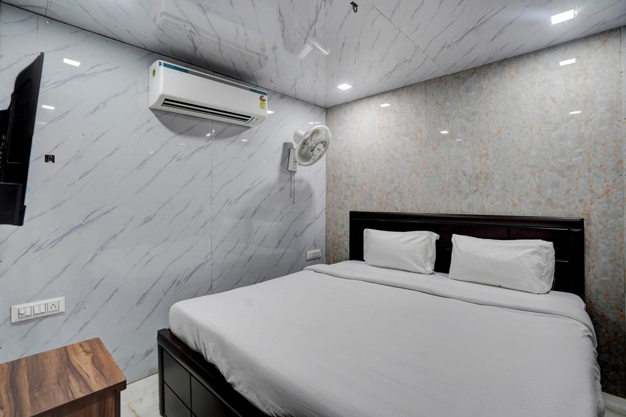 O Pop A Happy Plaza Hotel 3*