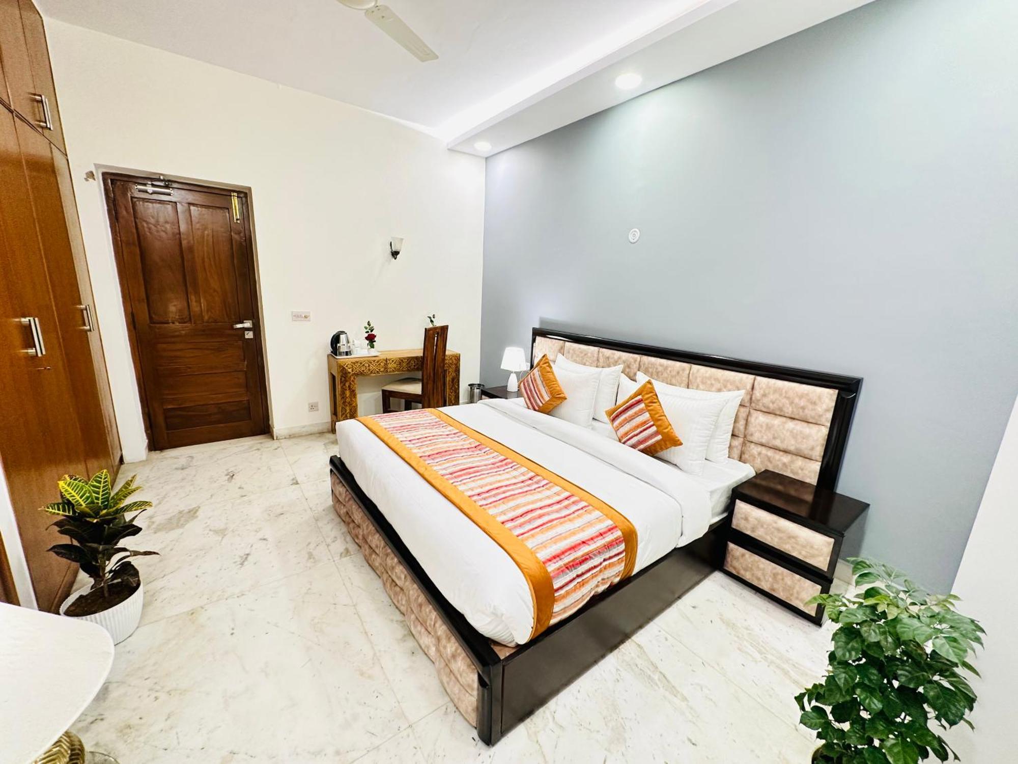 Hotel Grove Residency Hauz Khas Couple Friendly New Delhi