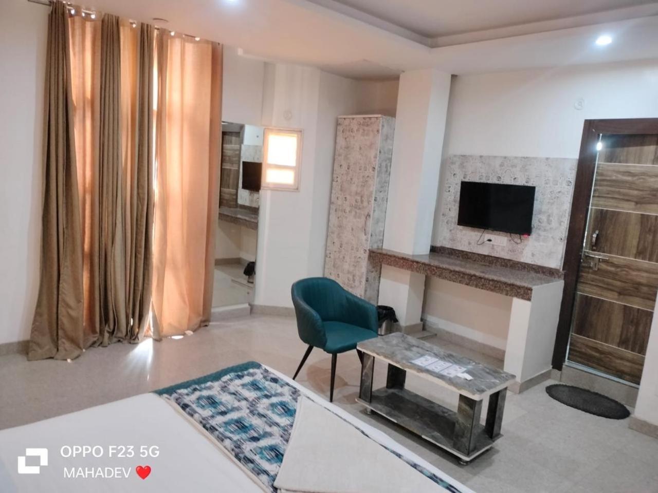 Roomsity Pride Plaza 3* New Delhi