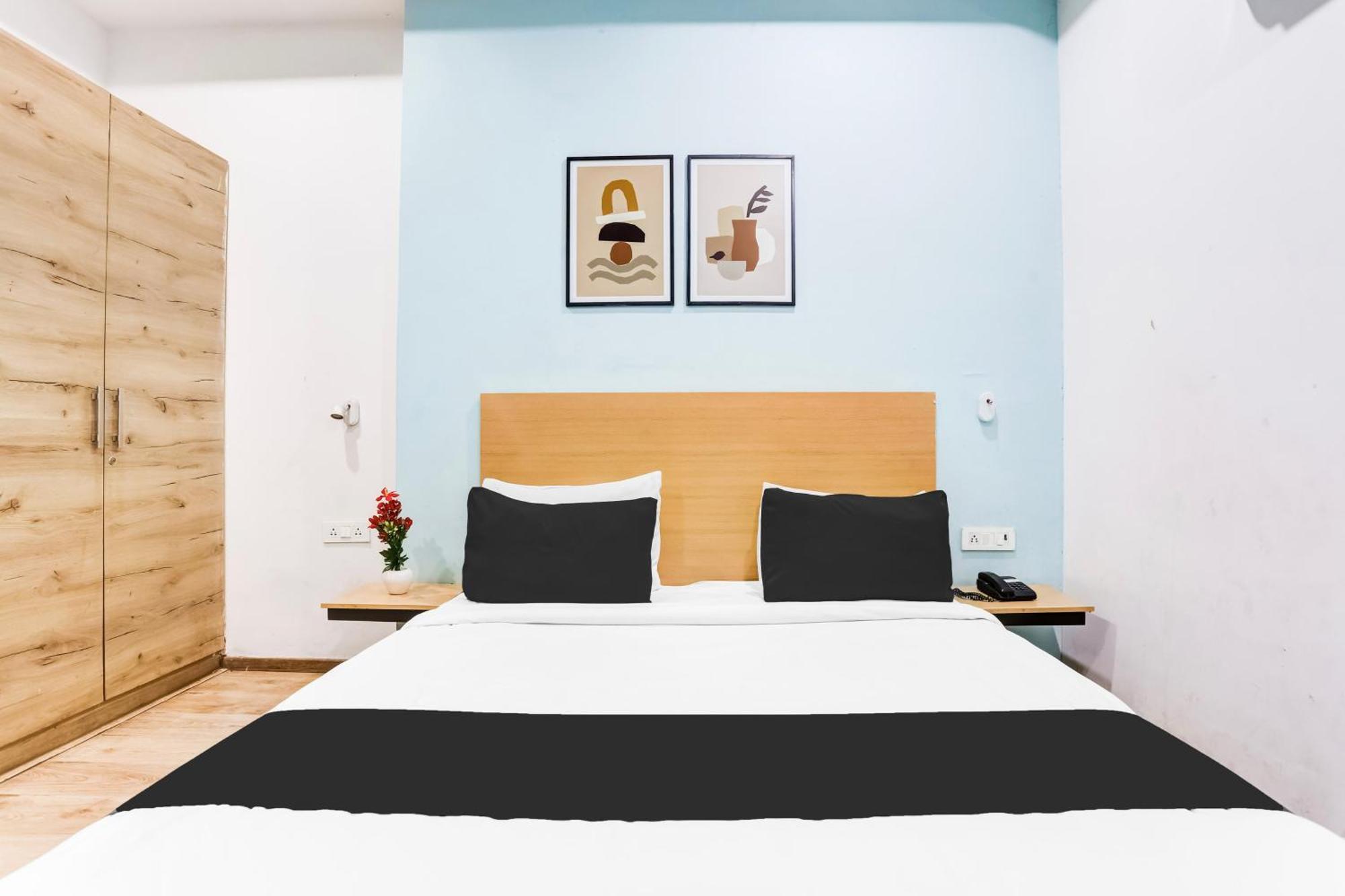 Hotel Super Townhouse Rohini Sector 23