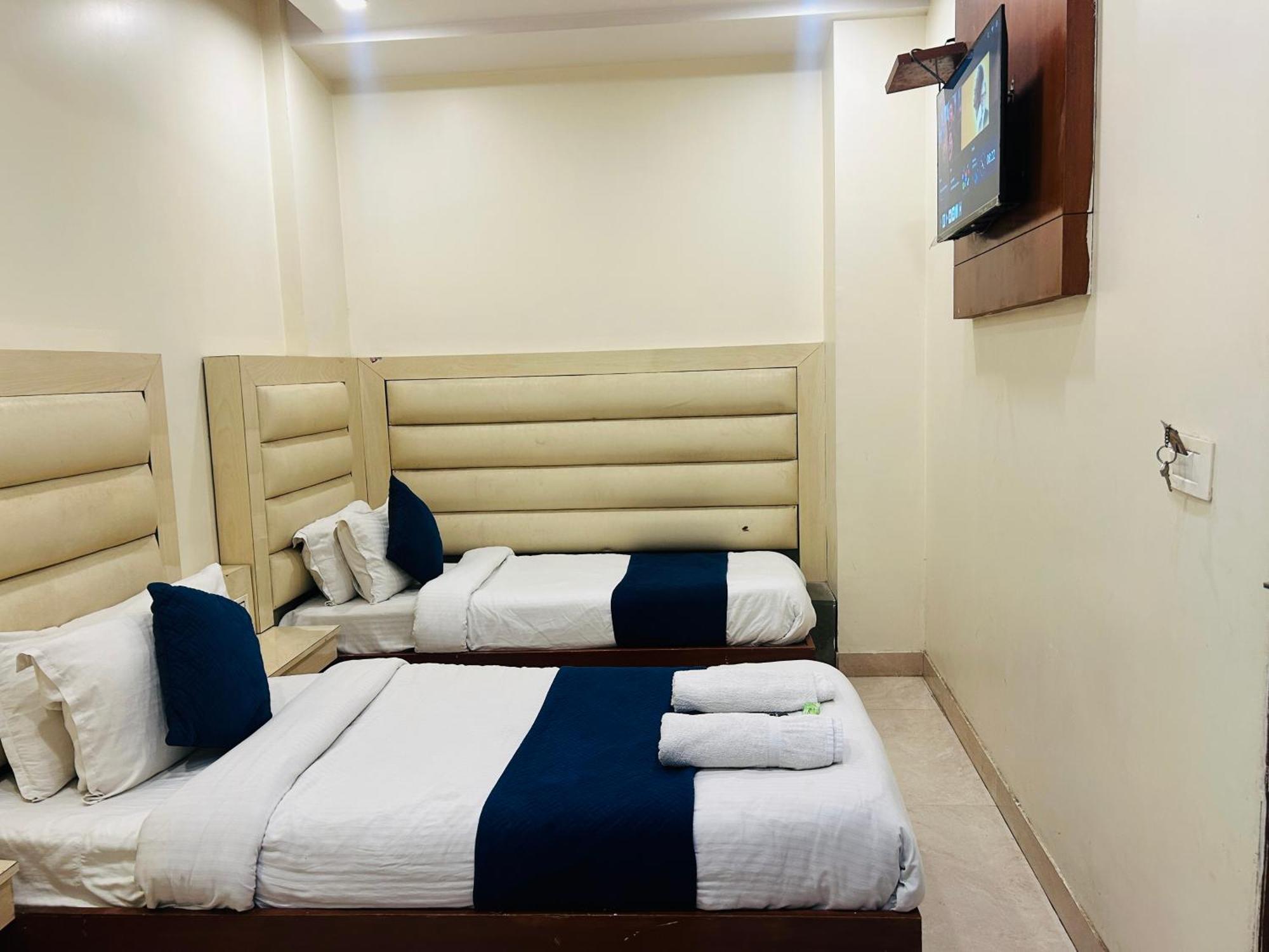 Sapphire International 100 Meters From The Railway Station 4* Nova Deli