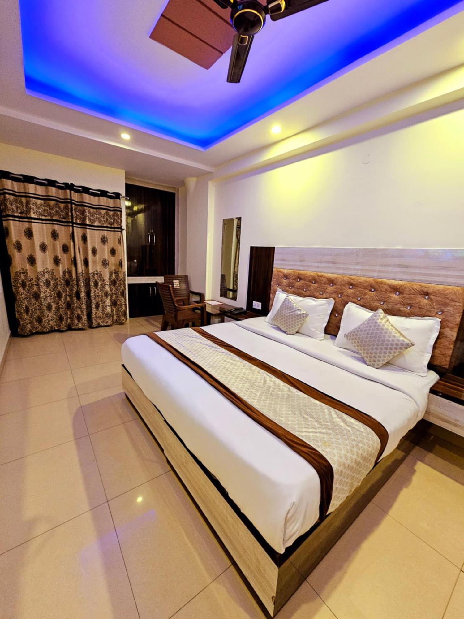 Crystal Plaza Delhi Airport