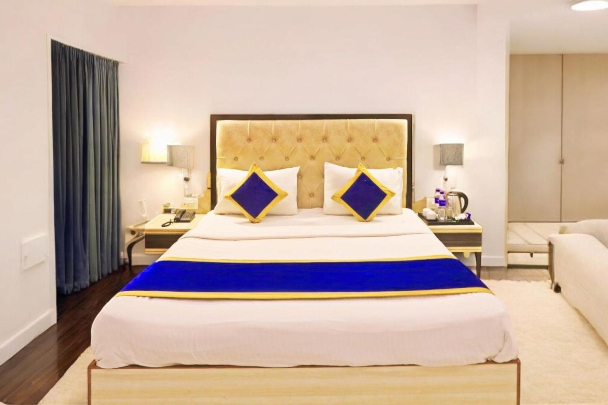 Hotel Almora Sky Near By Delhi International Airport With - Free Airport Pickup And Drop 3*