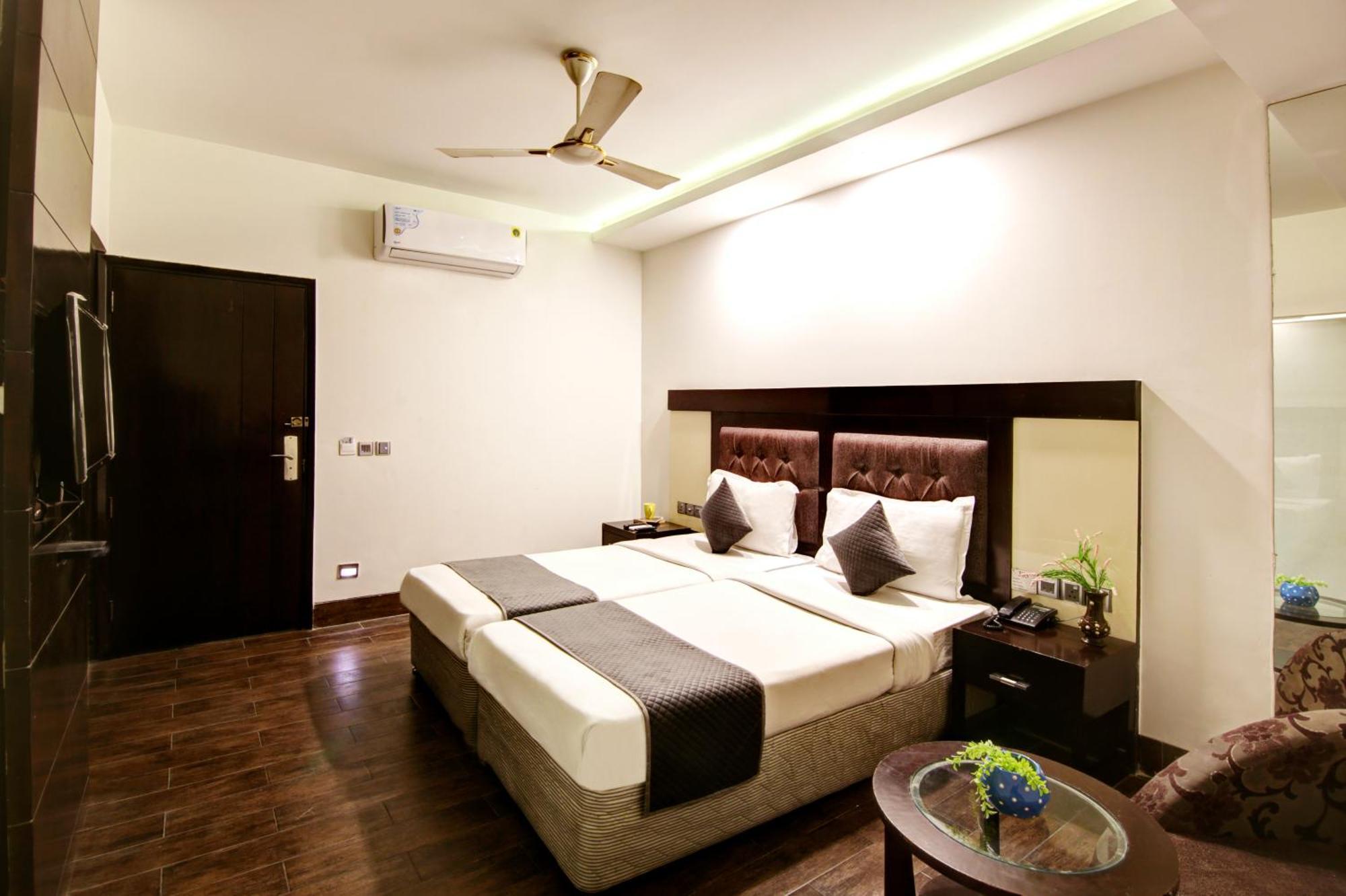 Hotel Karol Bagh Good Times Hotel Near Ganga Ram Hospital 3*