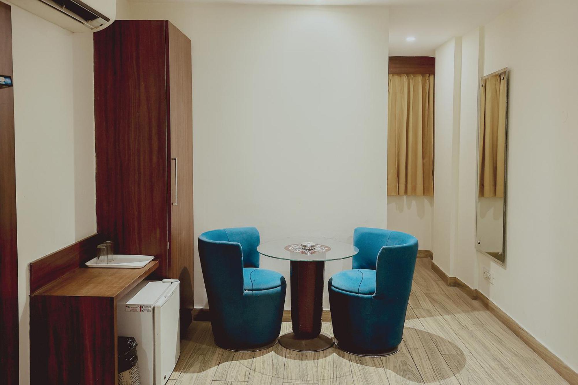 Hotel Fabhotel The Kailash Dev 3*