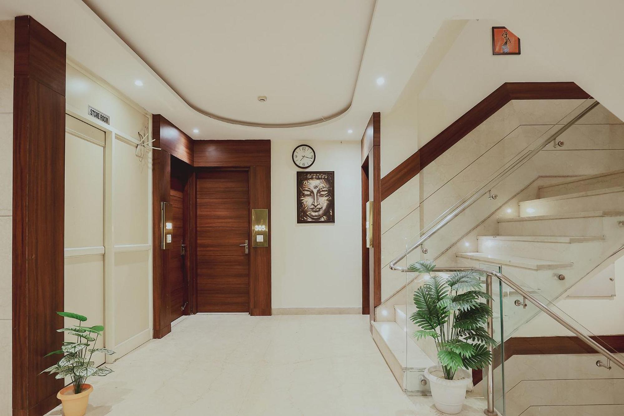 Hotel Fabhotel The Kailash Dev