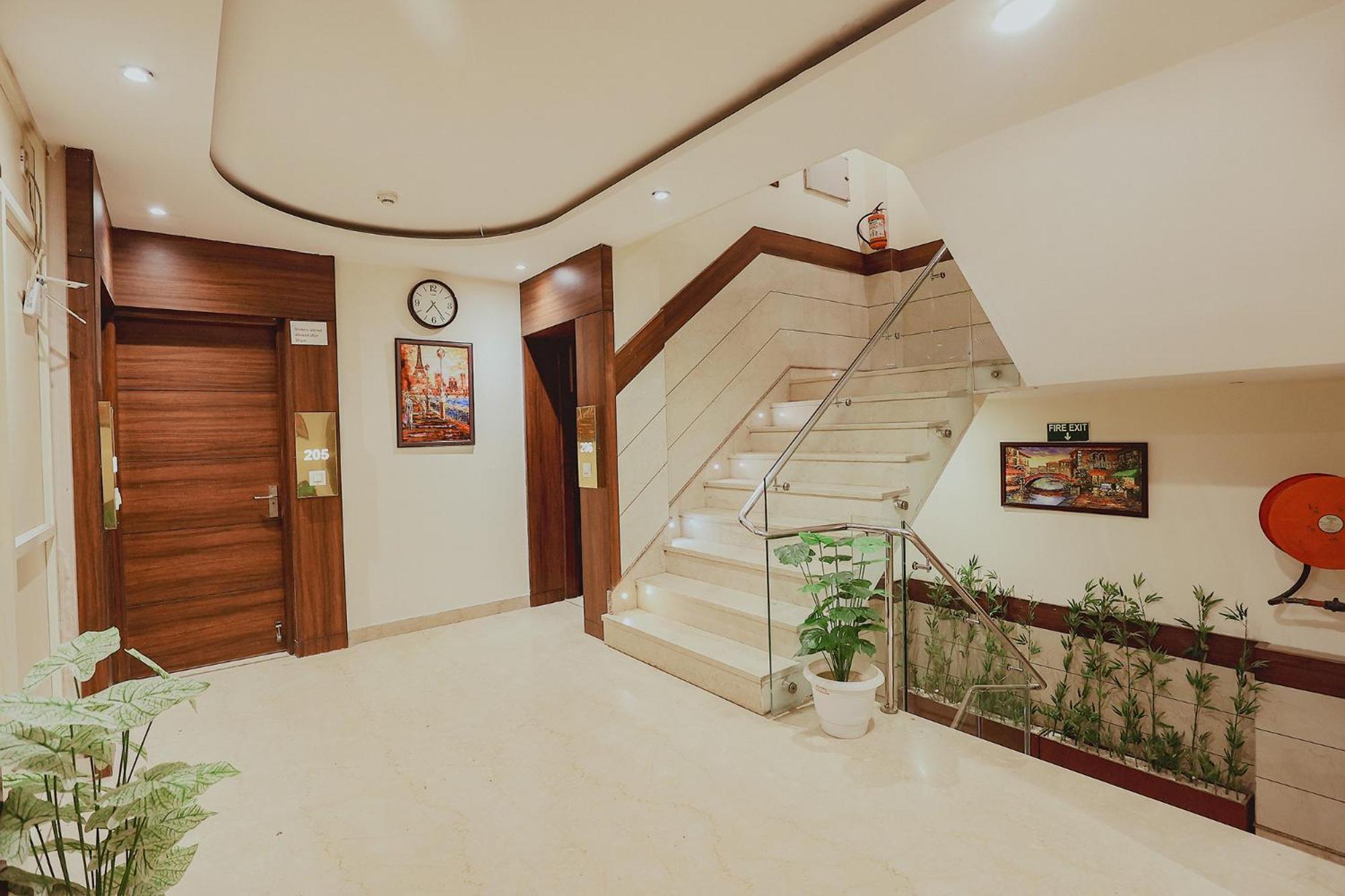 Hotel Fabhotel The Kailash Dev 3*