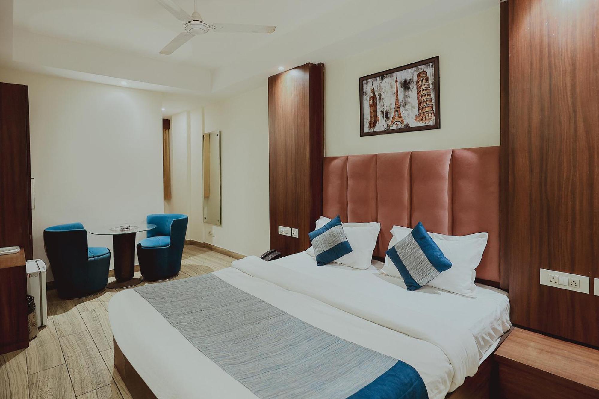 Fabhotel The Kailash Dev 3*