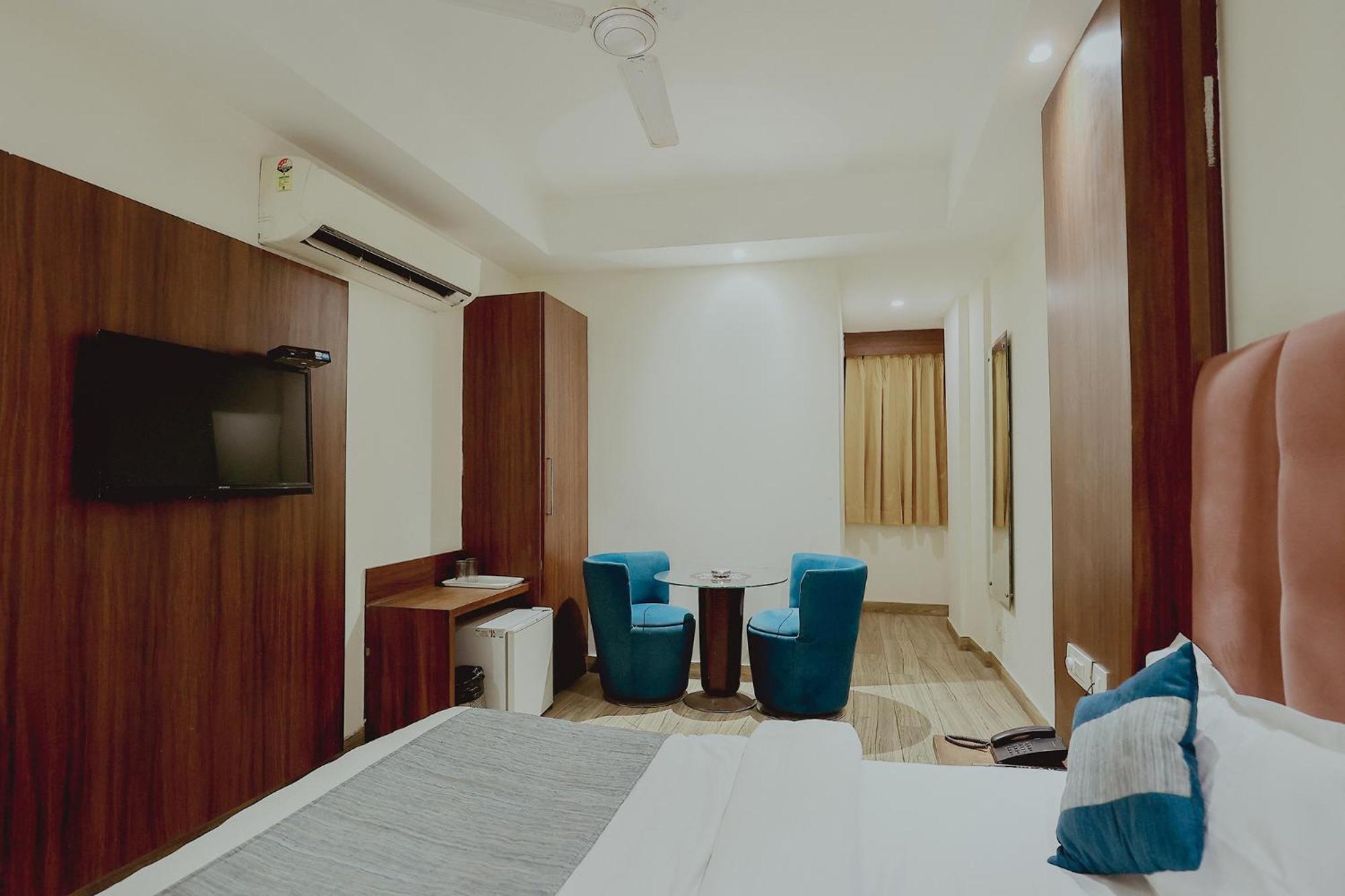 Hotel Fabhotel The Kailash Dev New Delhi