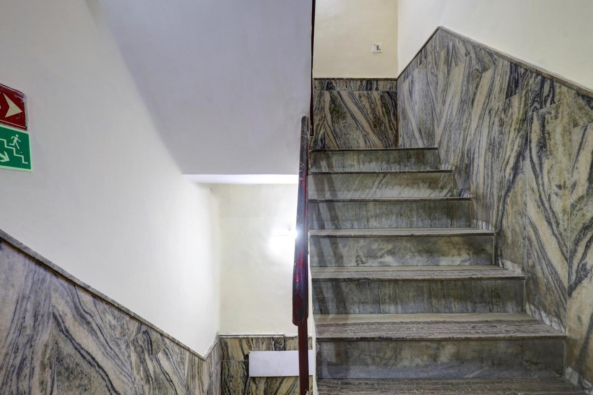 Hotel Nancy Dx Near Railway Station