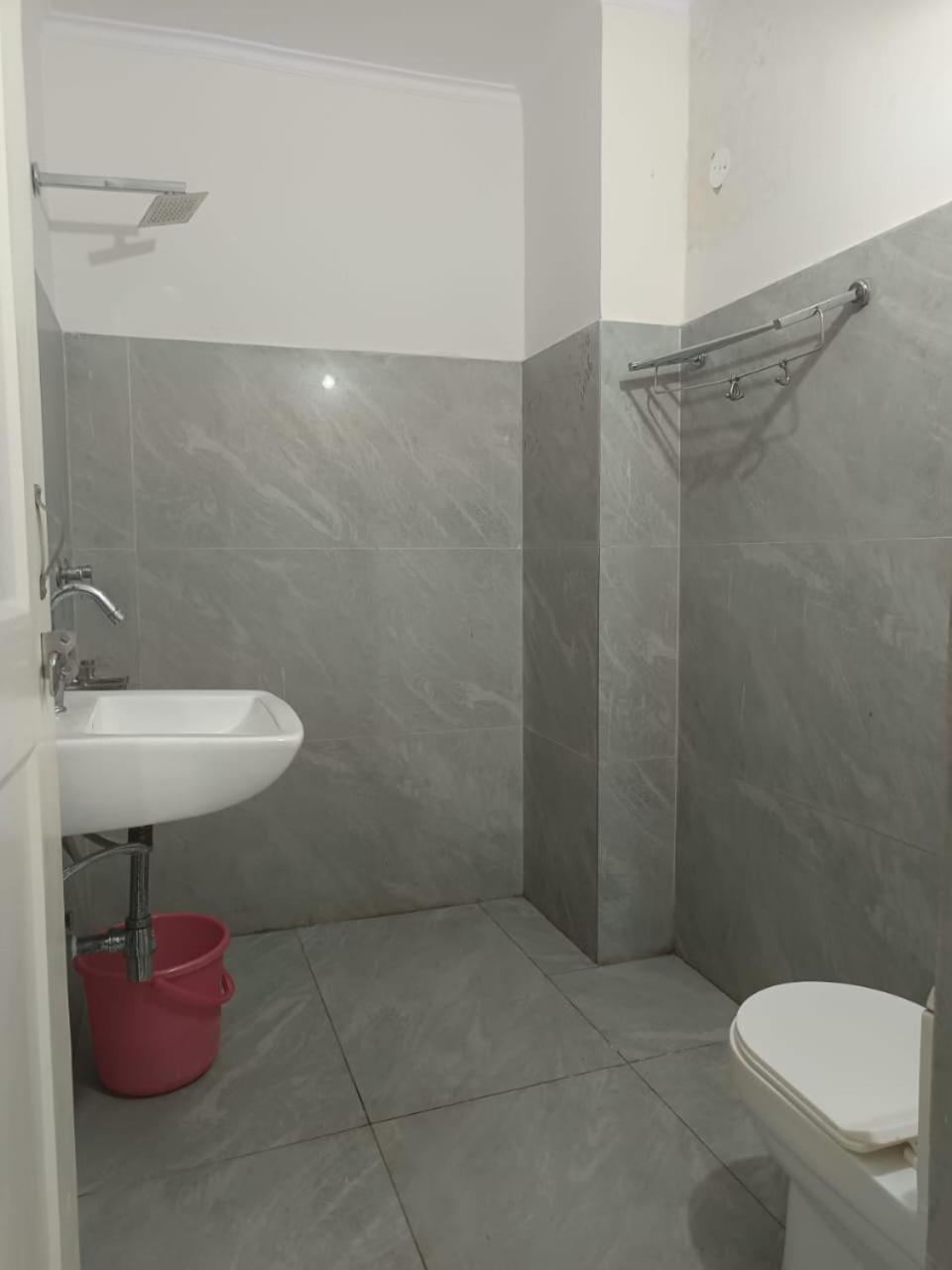 Hotel Haveli Heritage --- 200 Meters From Nizamuddin Railway Station New Delhi