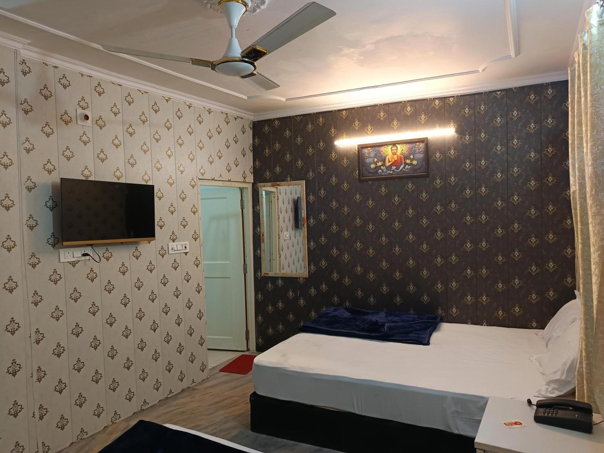 Haveli Heritage --- 200 Meters From Nizamuddin Railway Station 3*