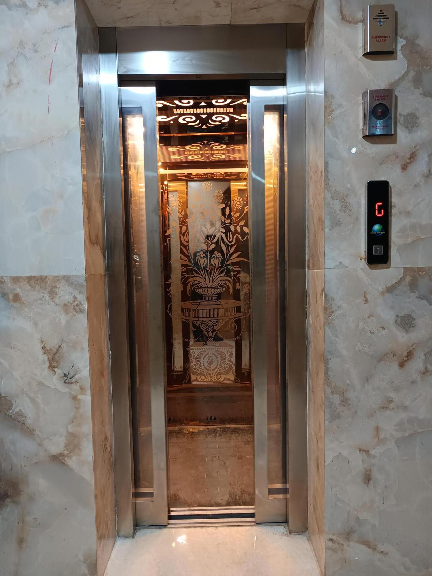 Hotel Haveli Heritage --- 200 Meters From Nizamuddin Railway Station