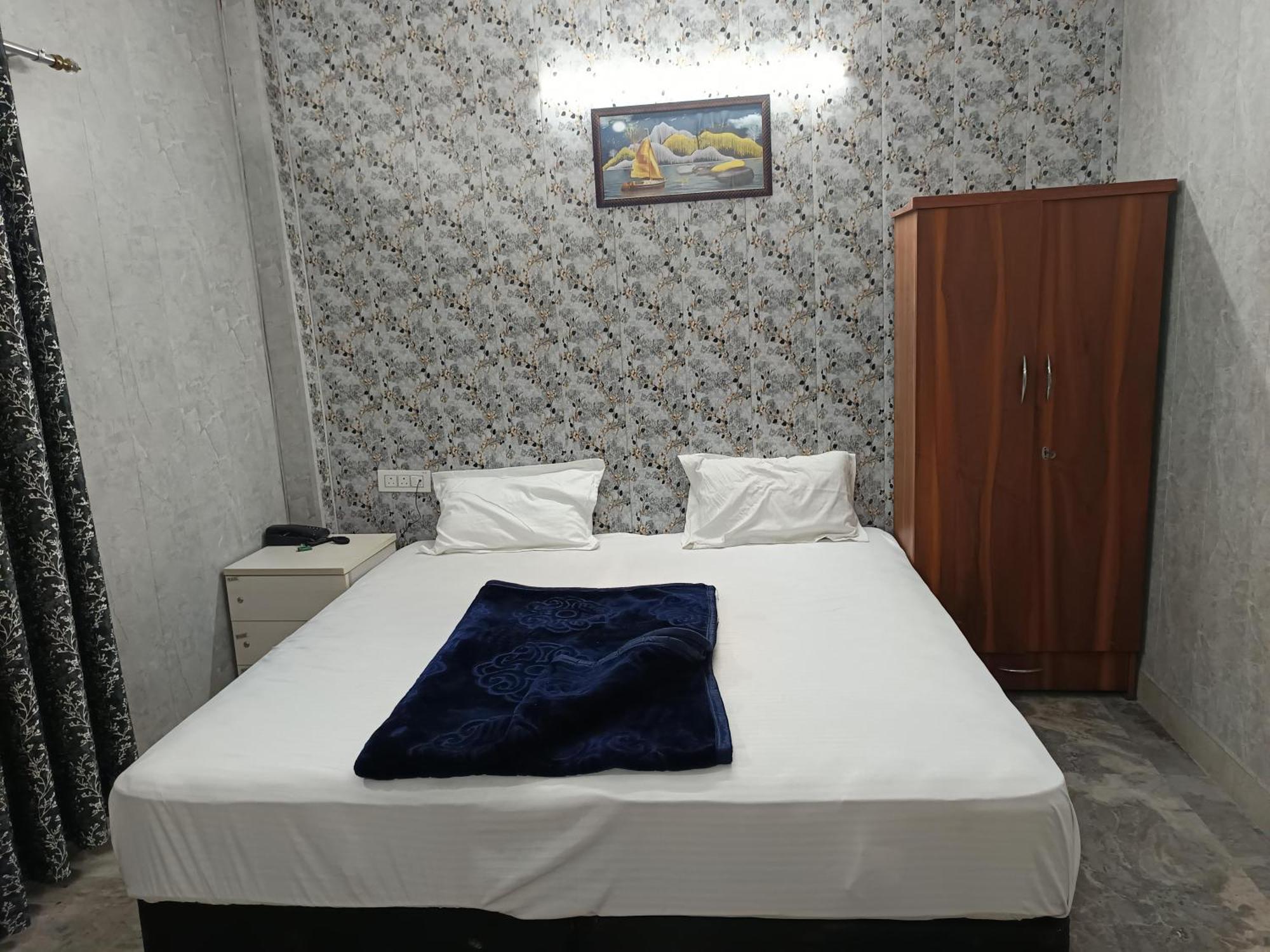 Haveli Heritage --- 200 Meters From Nizamuddin Railway Station New Delhi