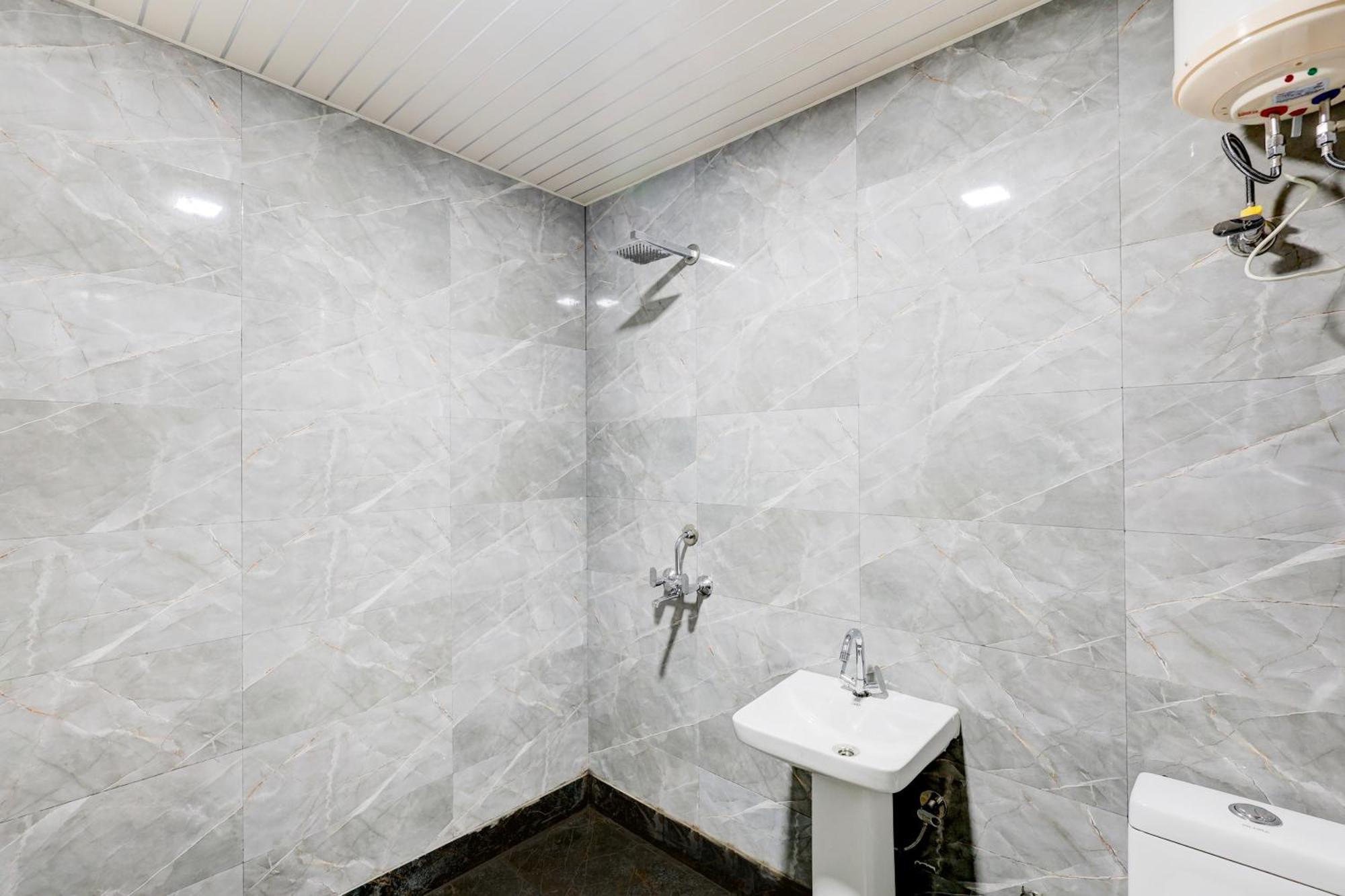 Hotel O Grand Heights New Delhi