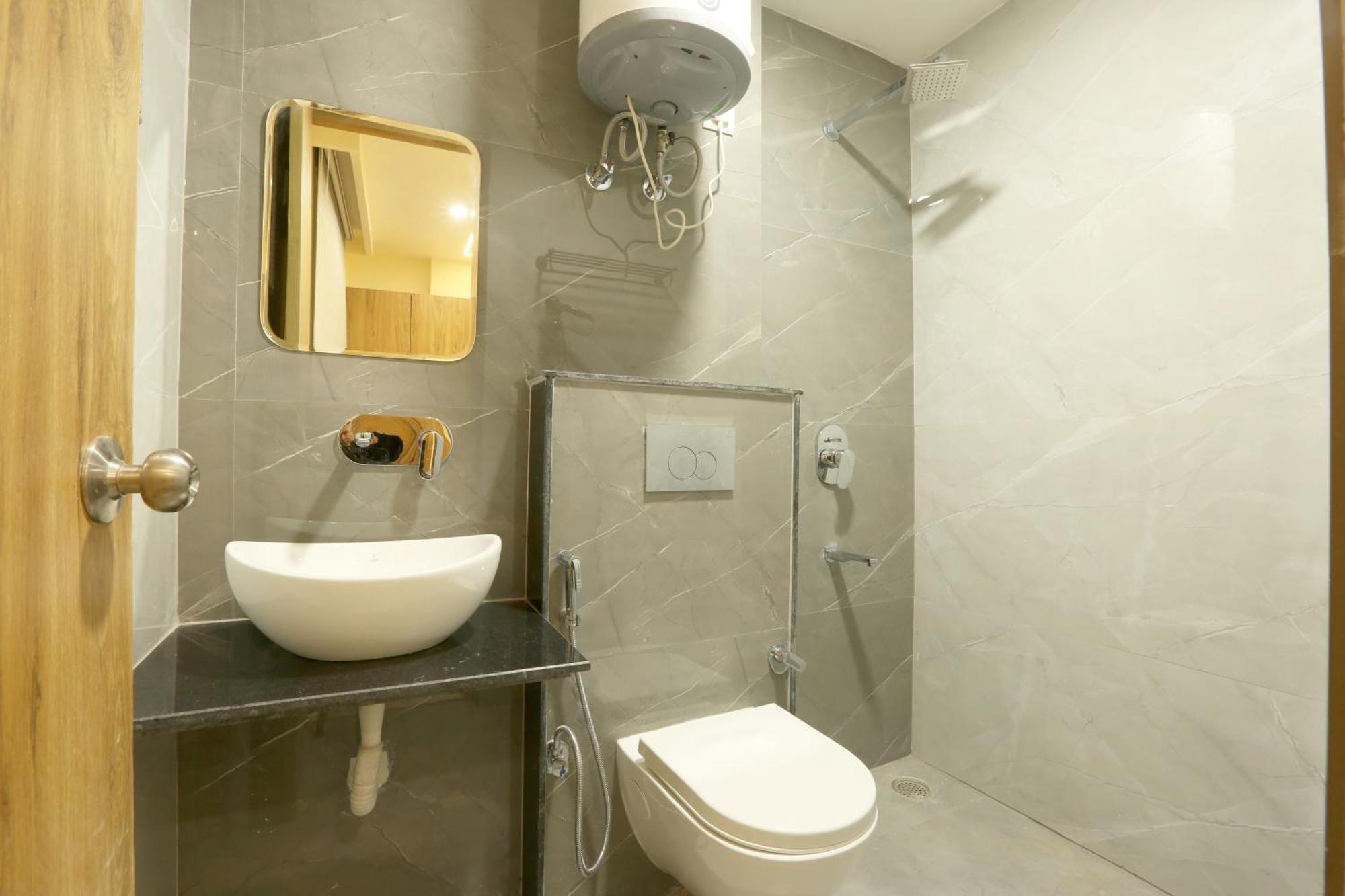 New Luxx - Near Igi Airport 3*