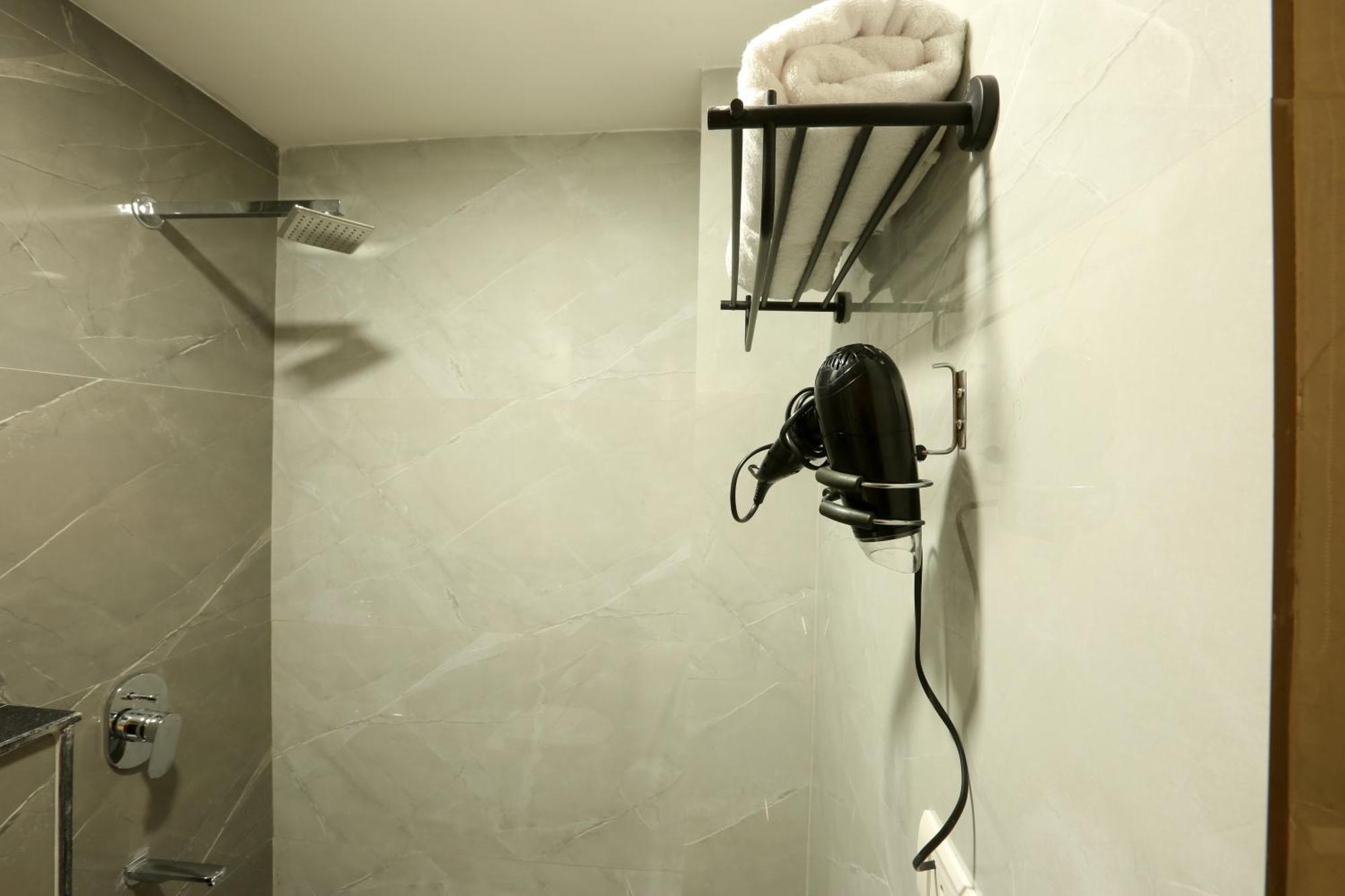 New Luxx - Near Igi Airport New Delhi