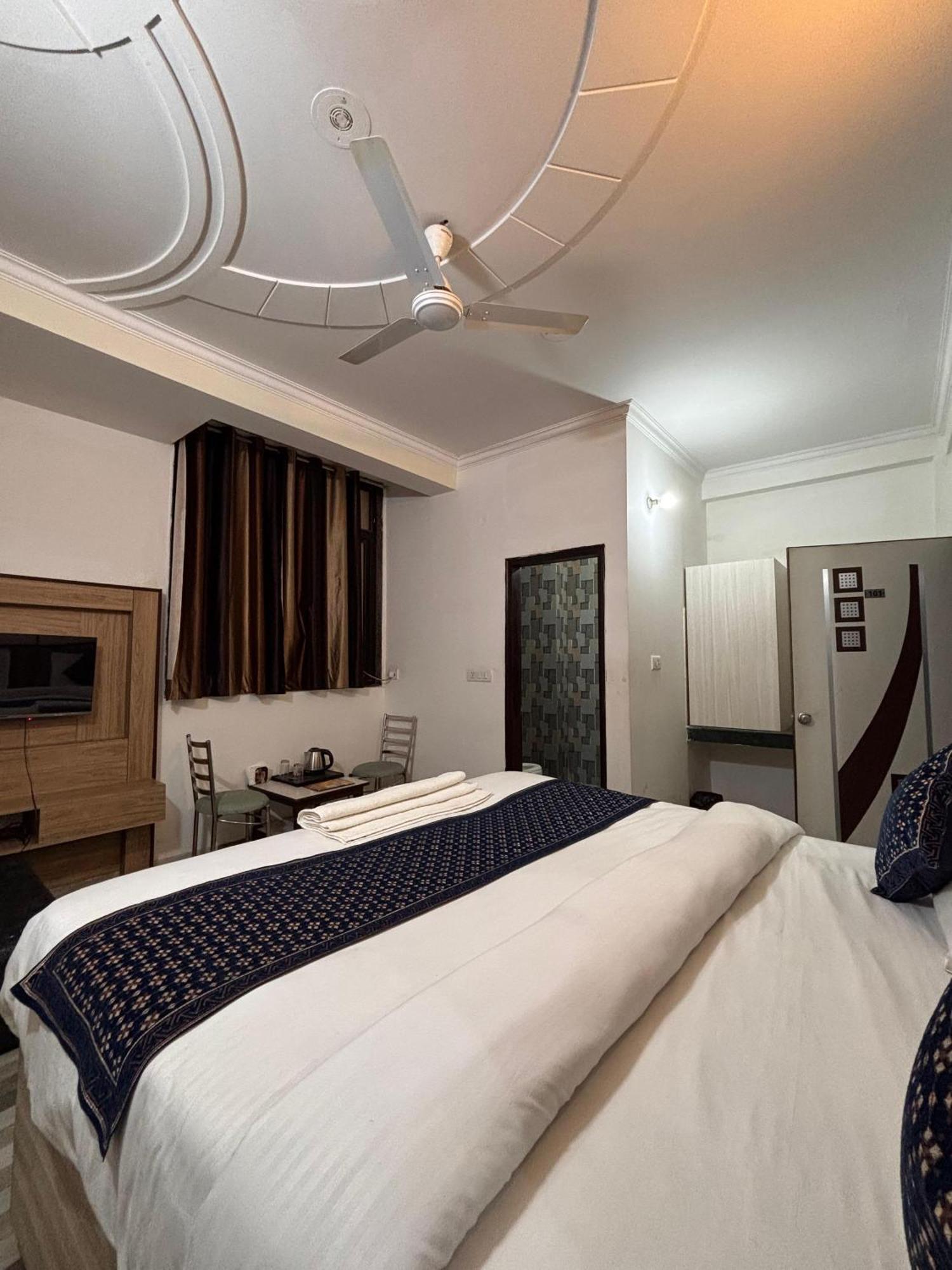 Clink Airport House -new Delhi