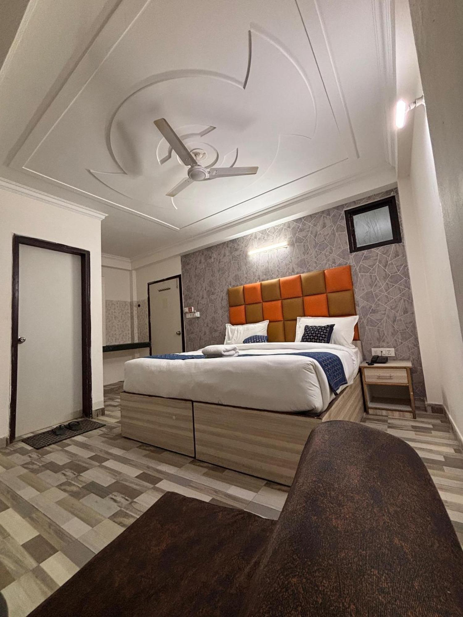 Clink Airport House -new Delhi Hotel