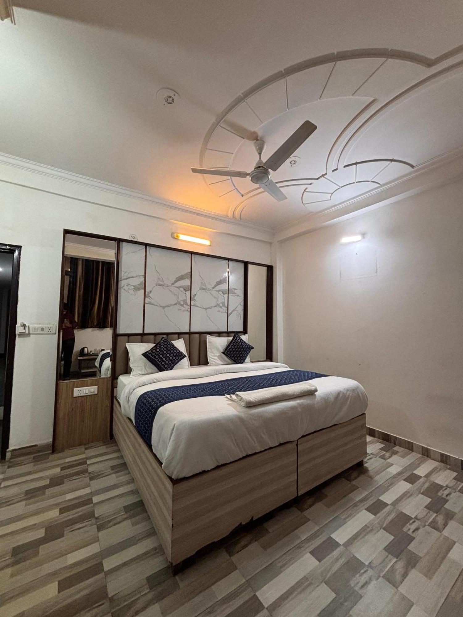 Hotel Clink Airport House -new Delhi