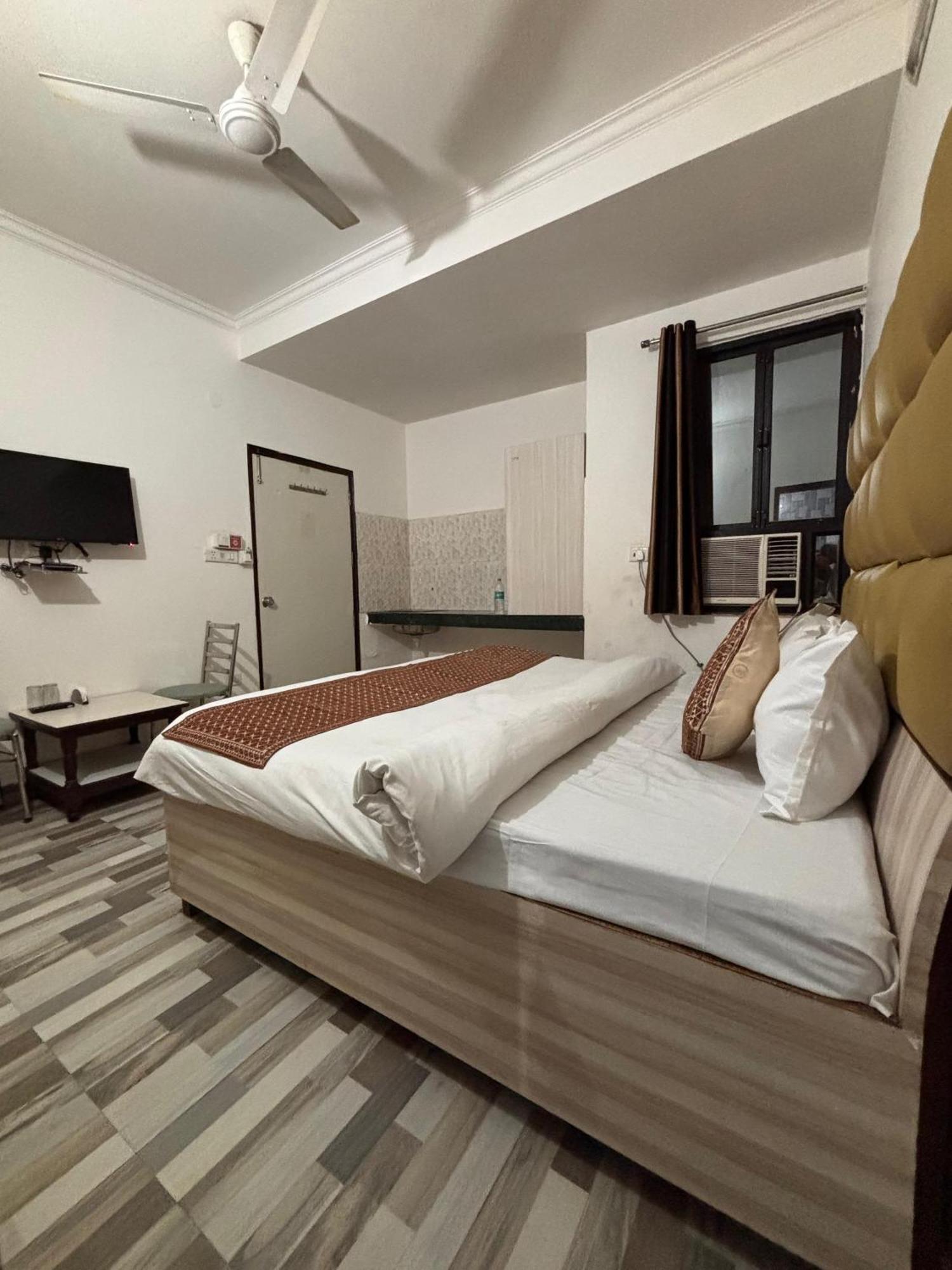 Clink Airport House -new Delhi Hotel