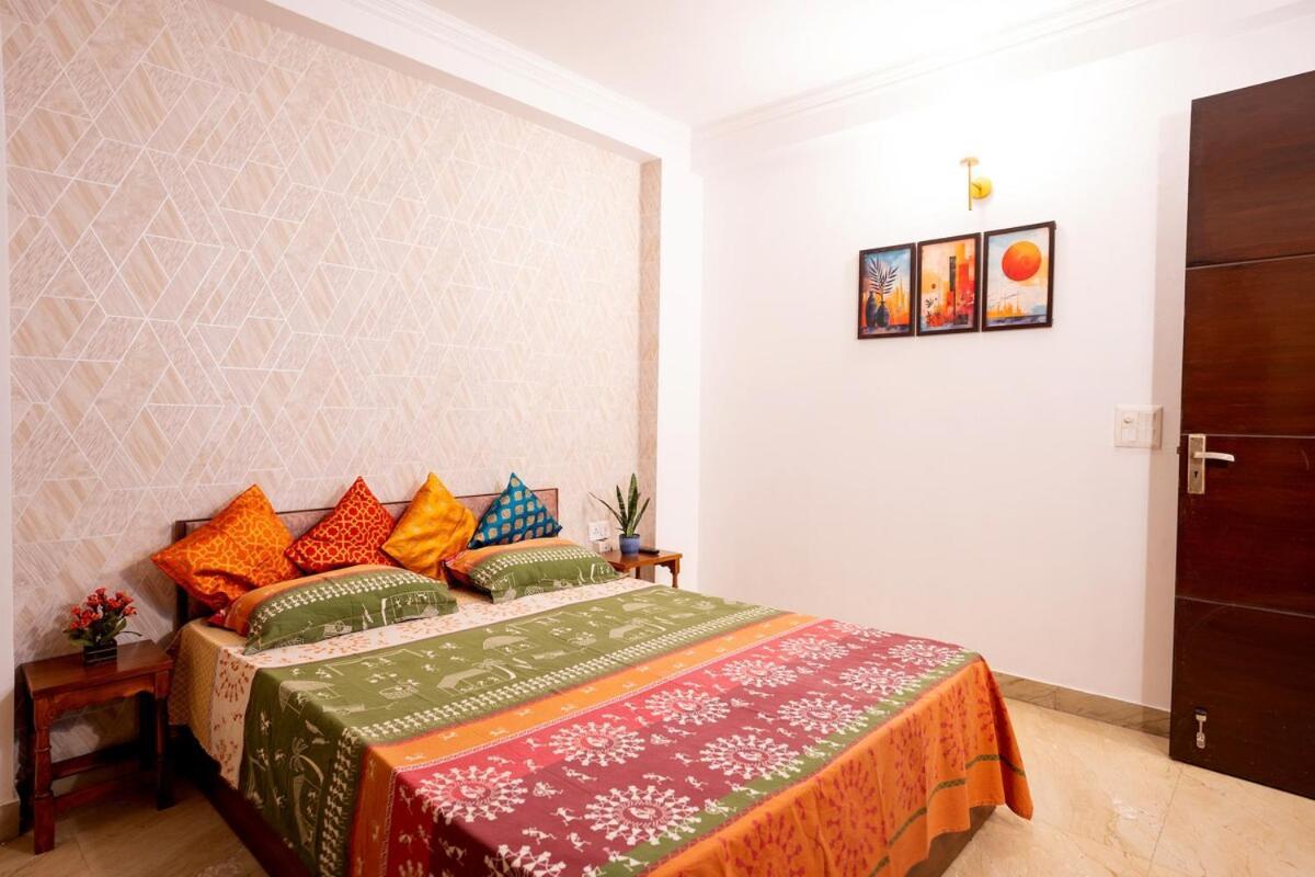 In The Heart Of South Delhi Apartment *