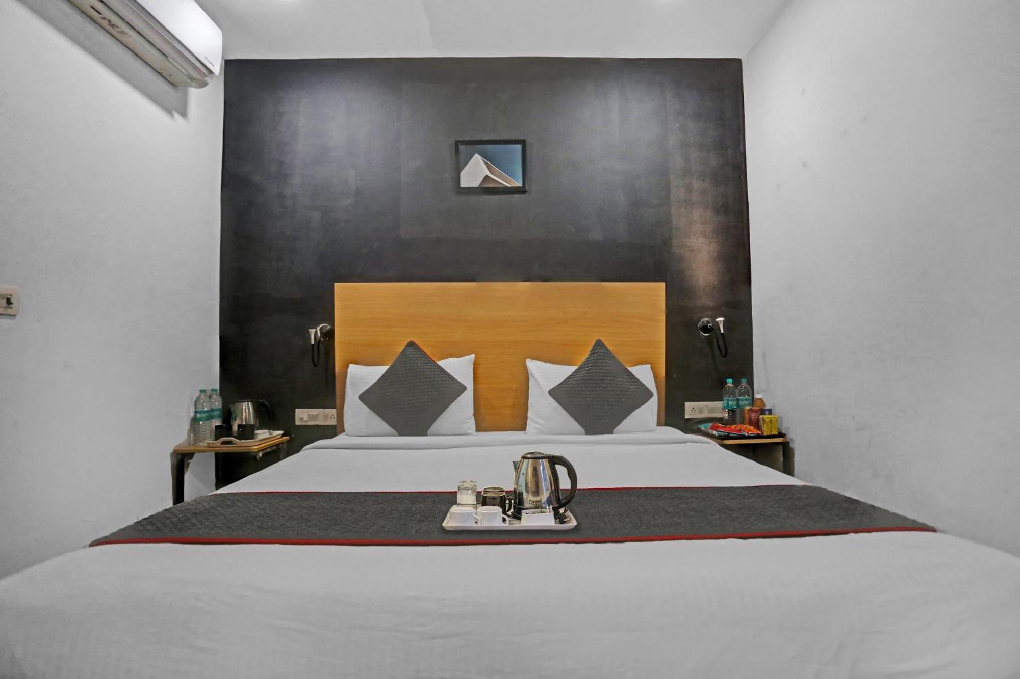 Townhouse Nangal Raya Pankha Road Hotel 4*