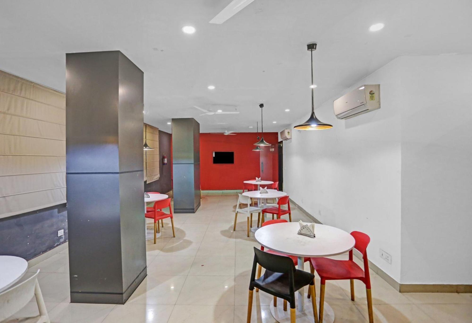 Hotel Townhouse Nangal Raya Pankha Road New Delhi