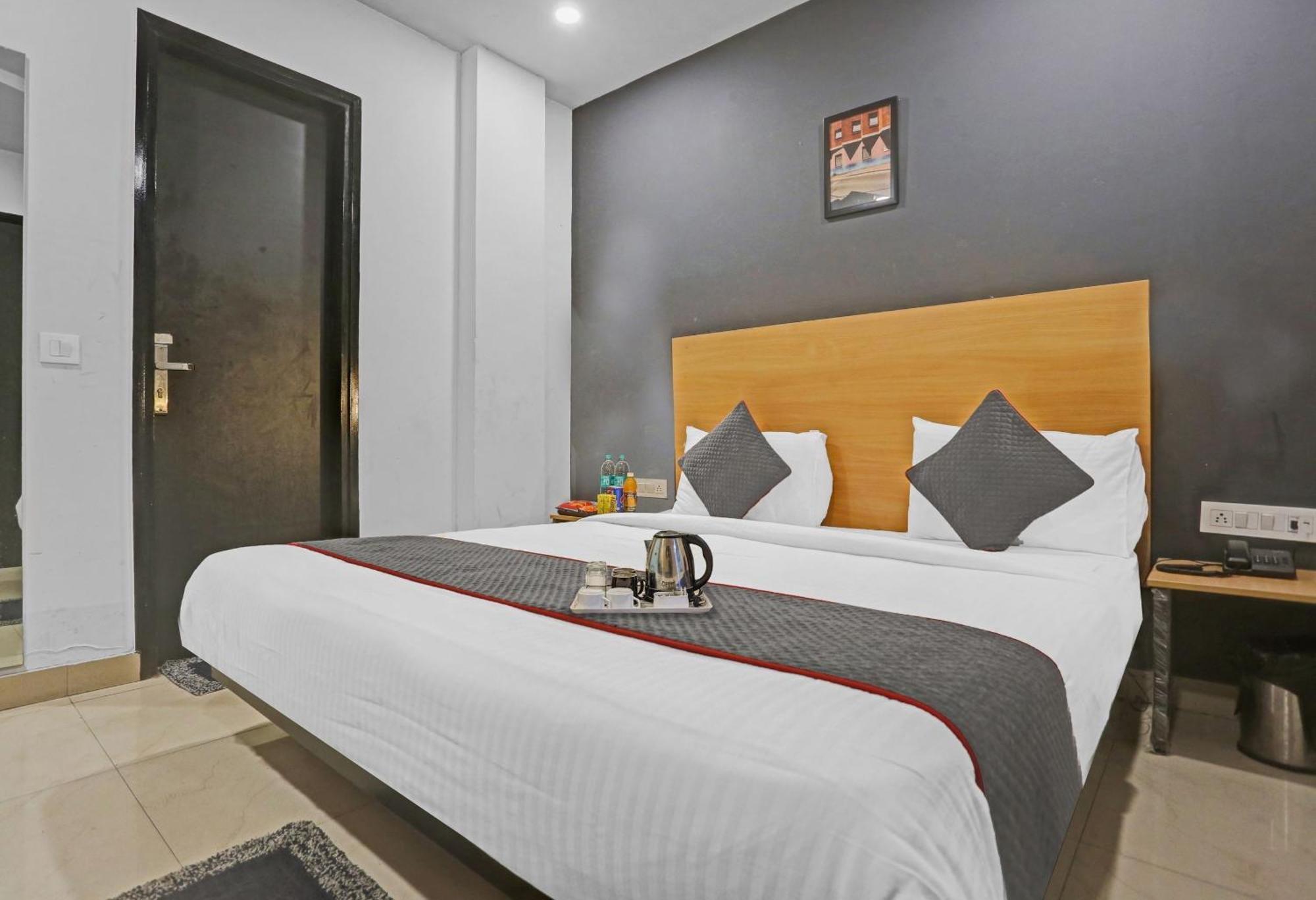 Townhouse Nangal Raya Pankha Road Hotel
