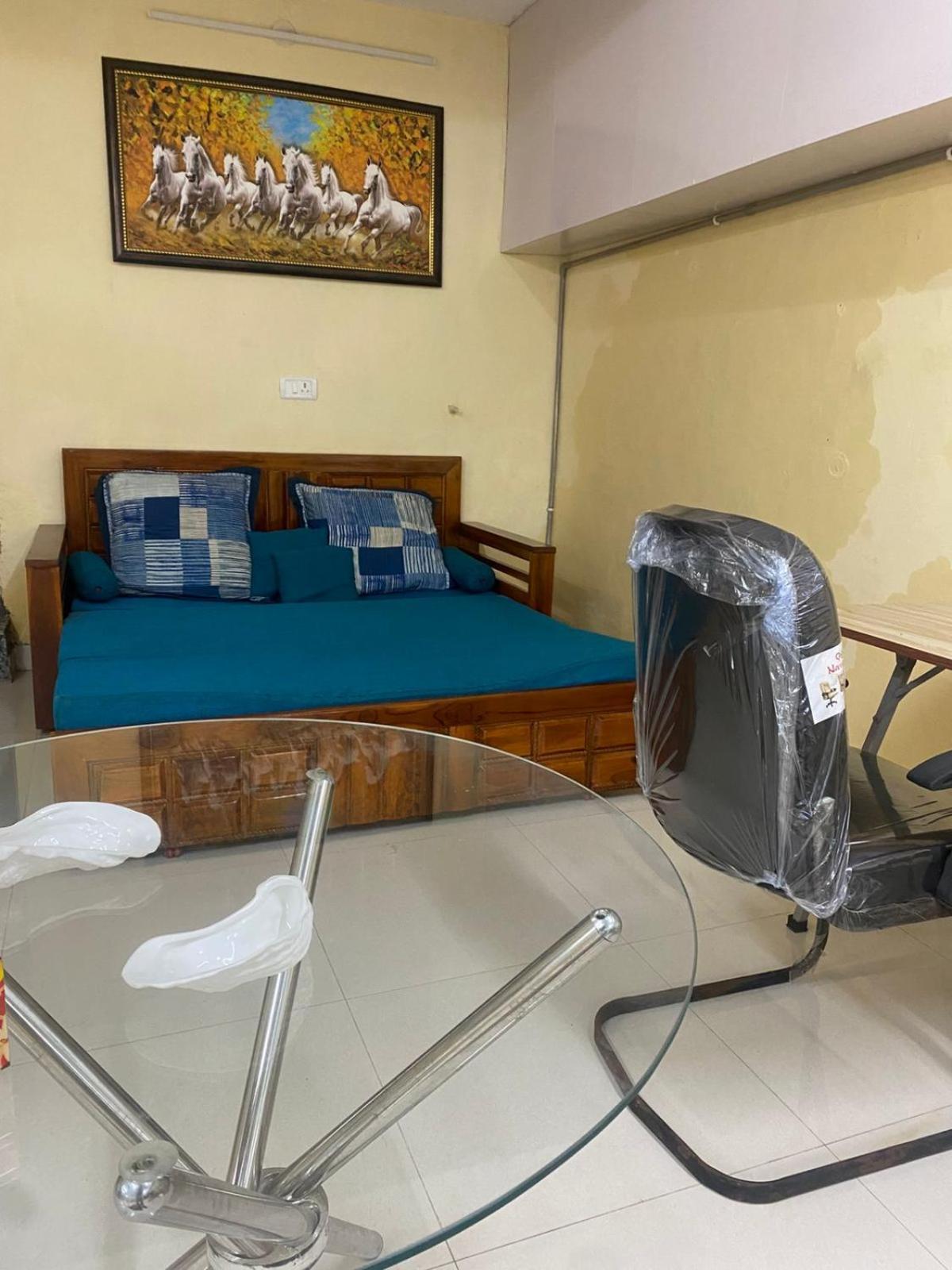 Ideal In Posh Vasant Vihar Big 1110 Sq Ft Apartment