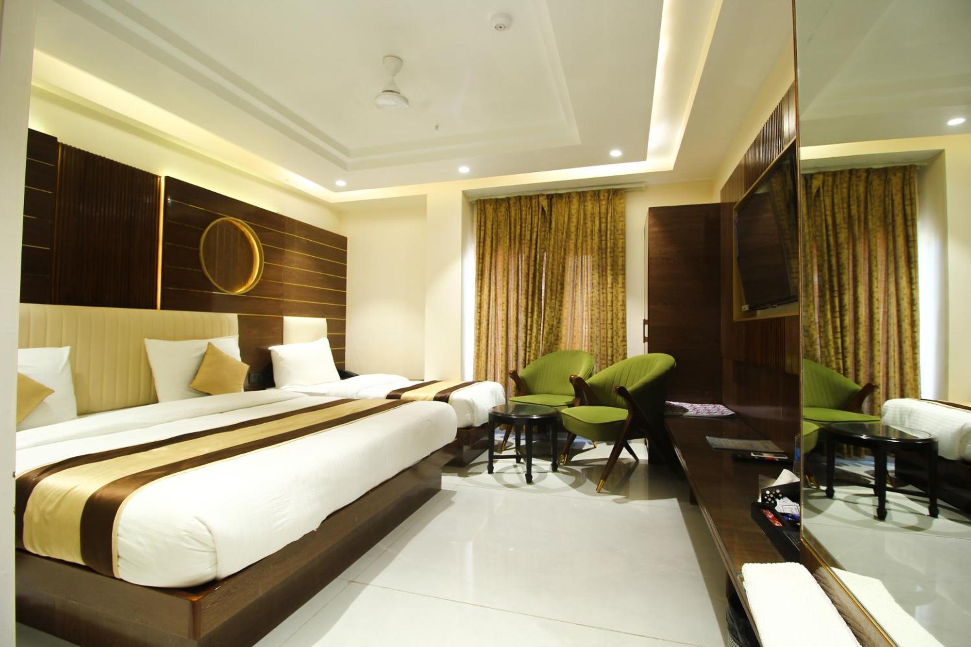 Hotel Grand Plaza In Centre - At Railway Station Nova Deli
