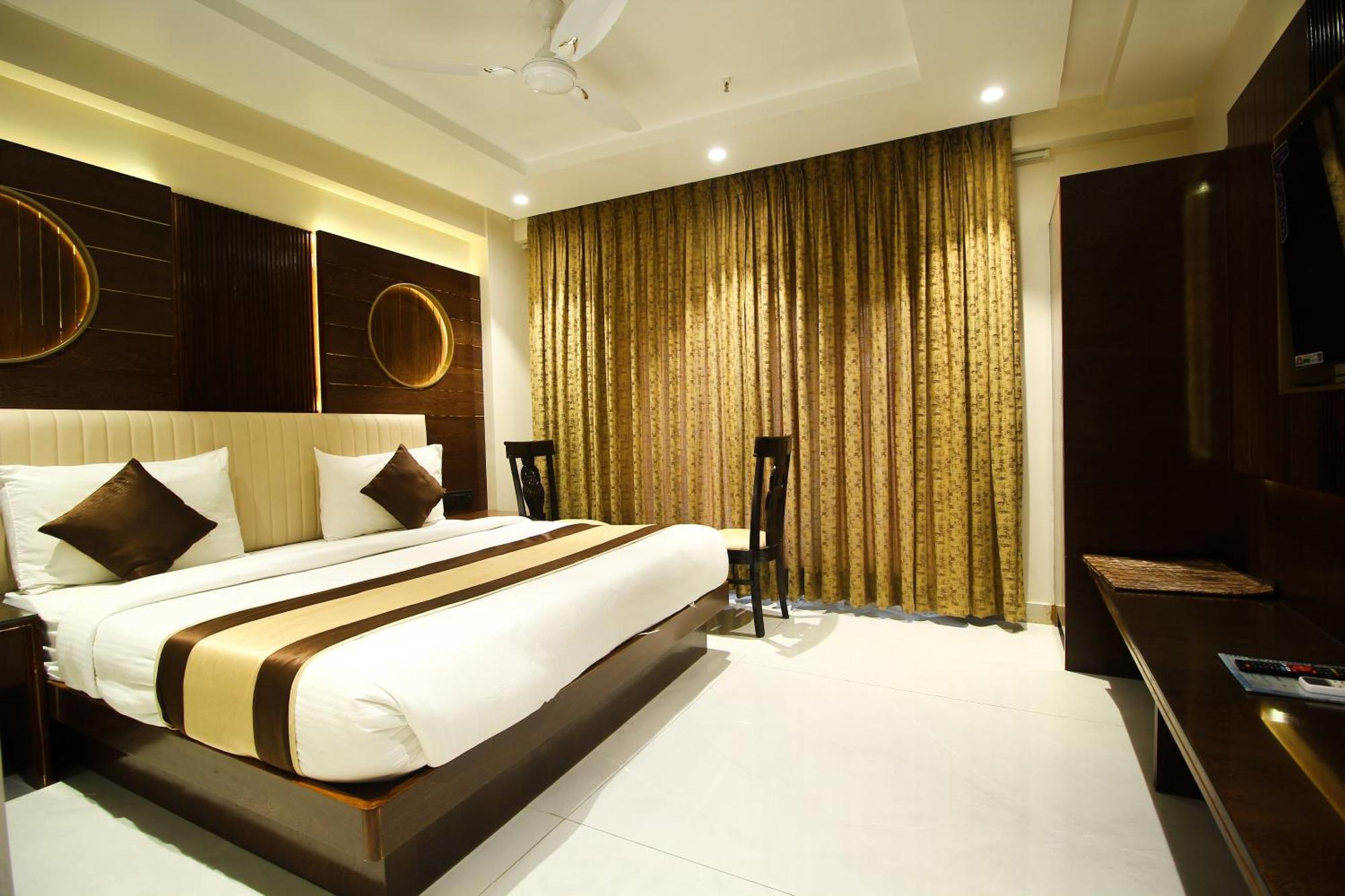 Hotel Grand Plaza In Centre - At Railway Station Nova Deli