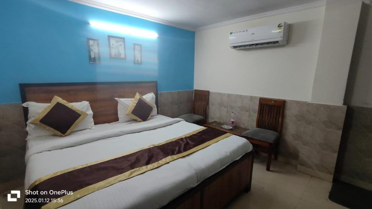 Super Hotel Royal Inn Satya Niketan - Couple Friendly Hotel