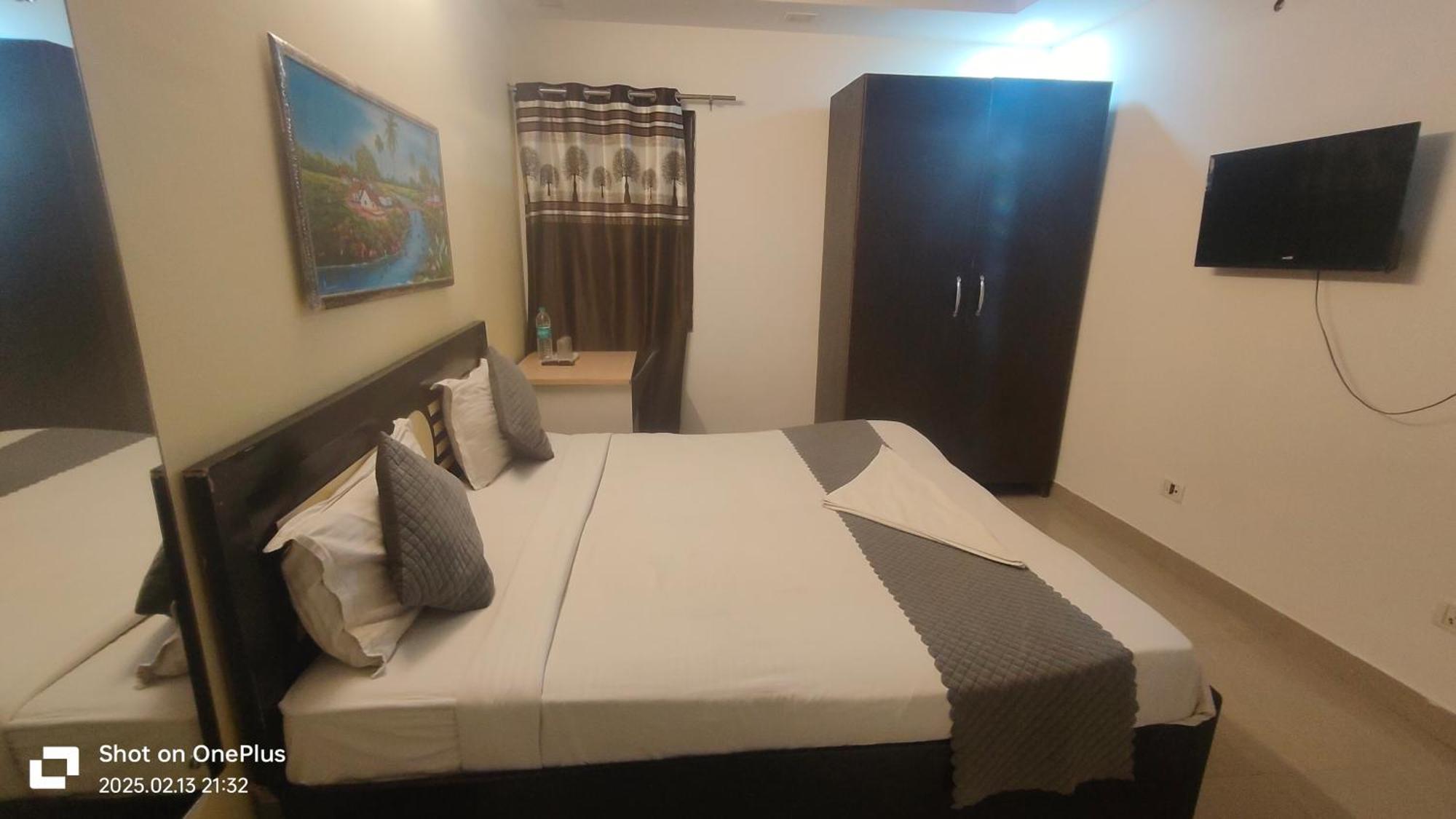 Super Hotel Royal Inn Satya Niketan - Couple Friendly New Delhi