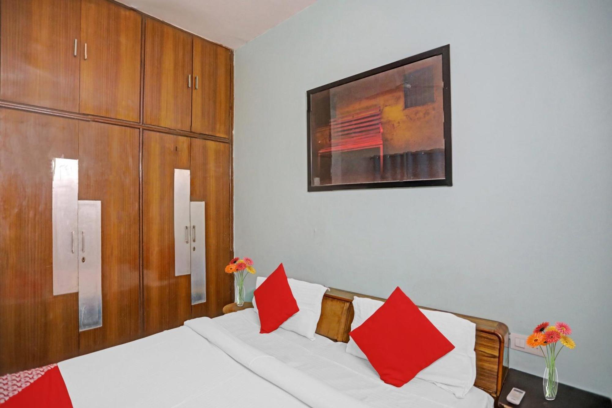 Hotel O Premium Near Dlf Avenue Saket 3*