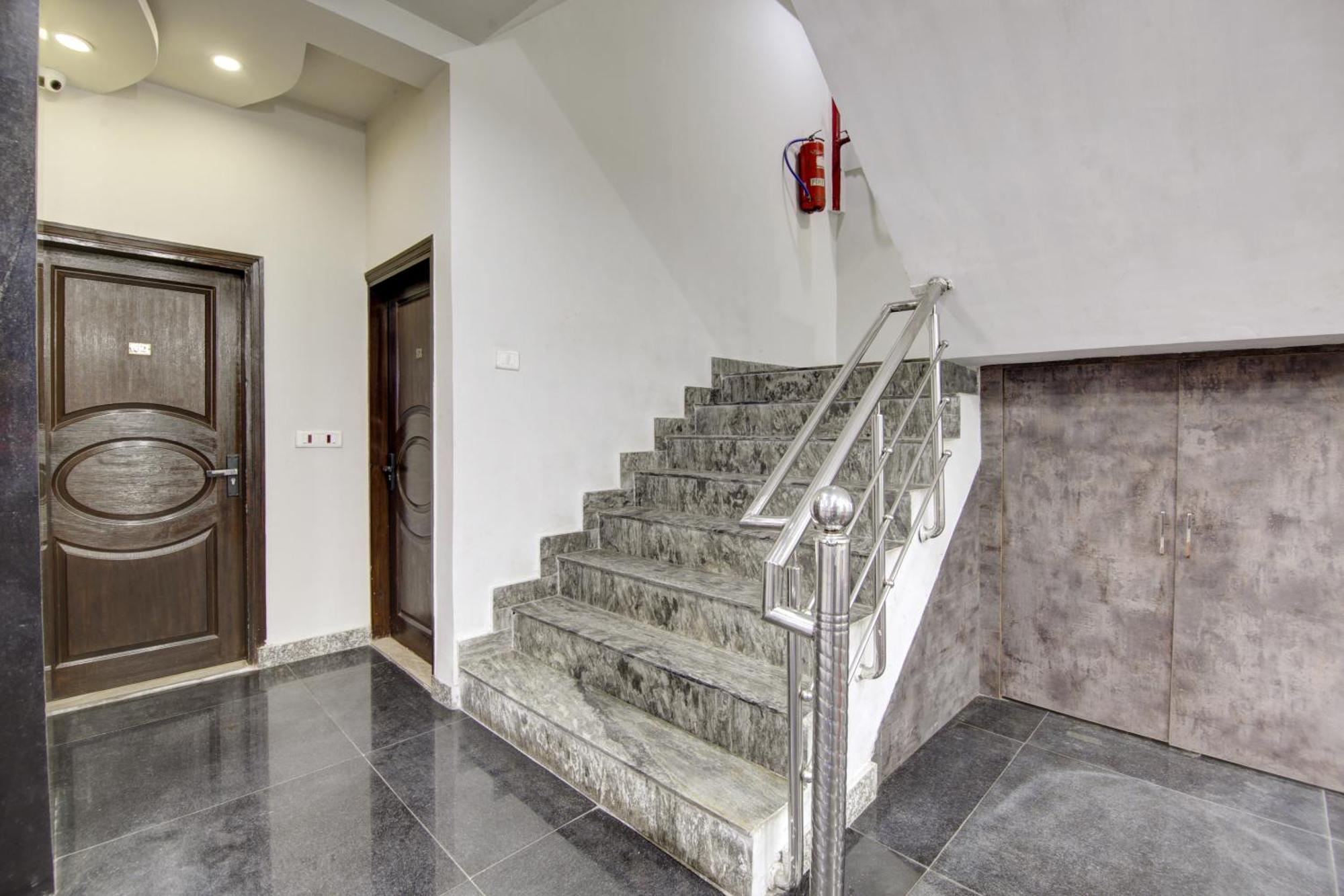 S B Inn-near Train Station Albergue