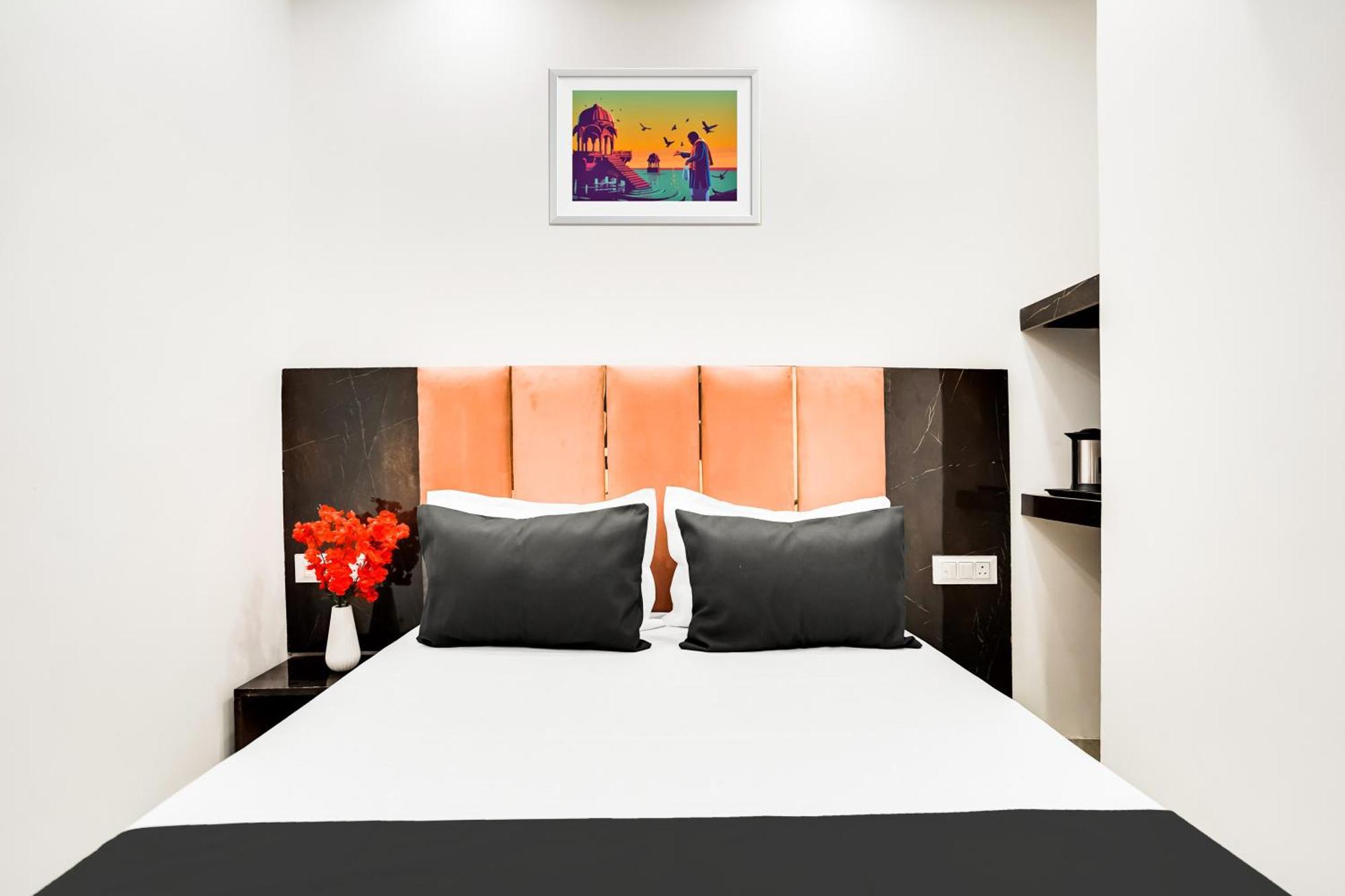 O Aarna Hotel