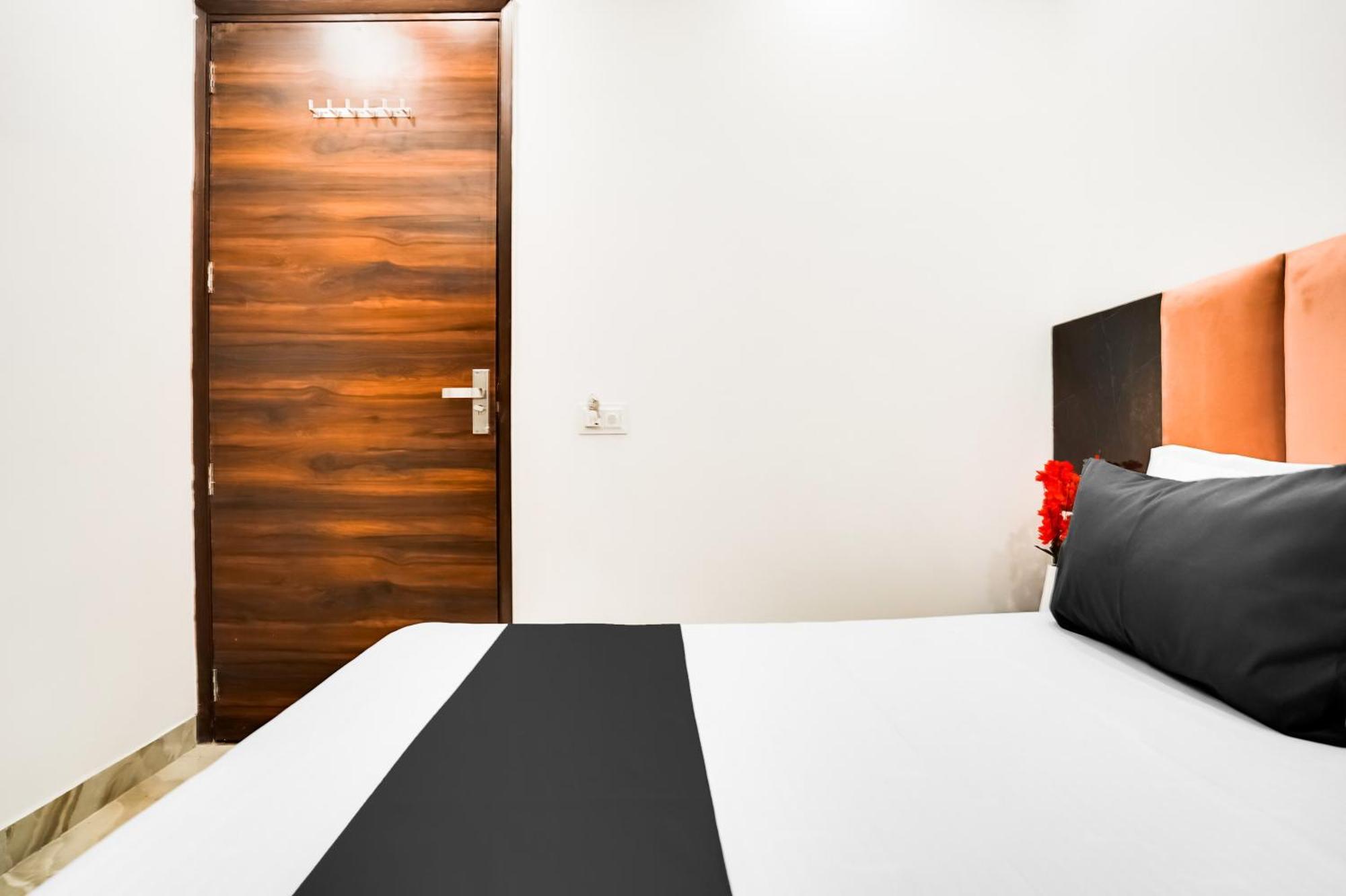 O Aarna Hotel
