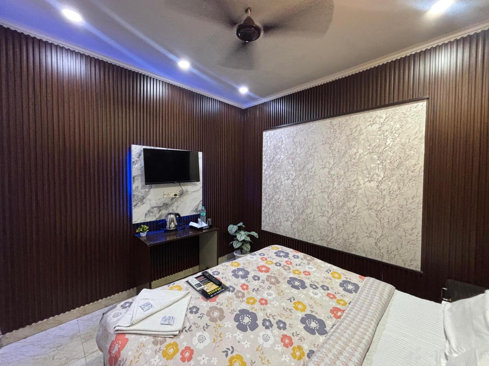 Nizamuddin Fab Hotel New Delhi