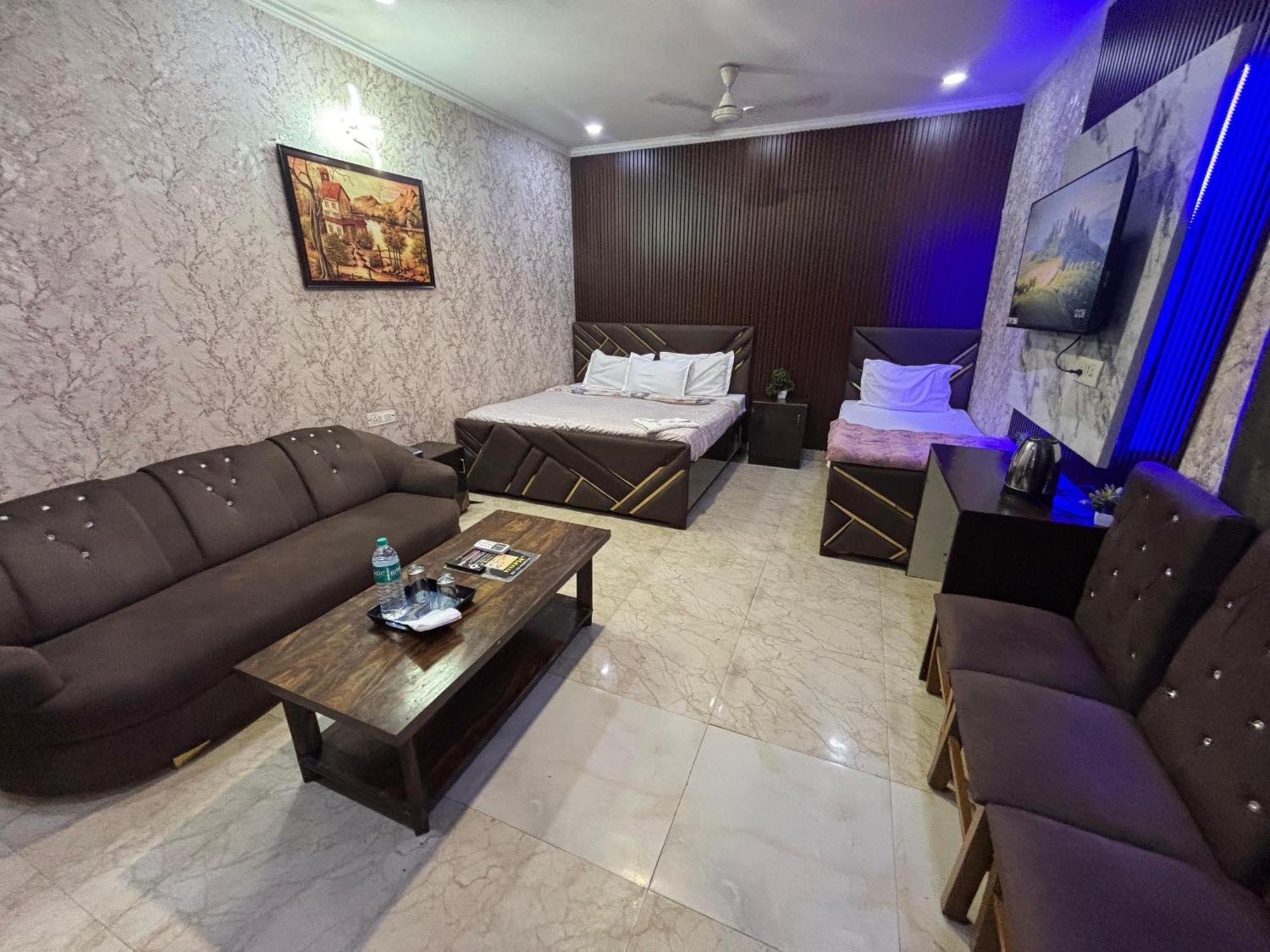 Nizamuddin Fab Hotel *