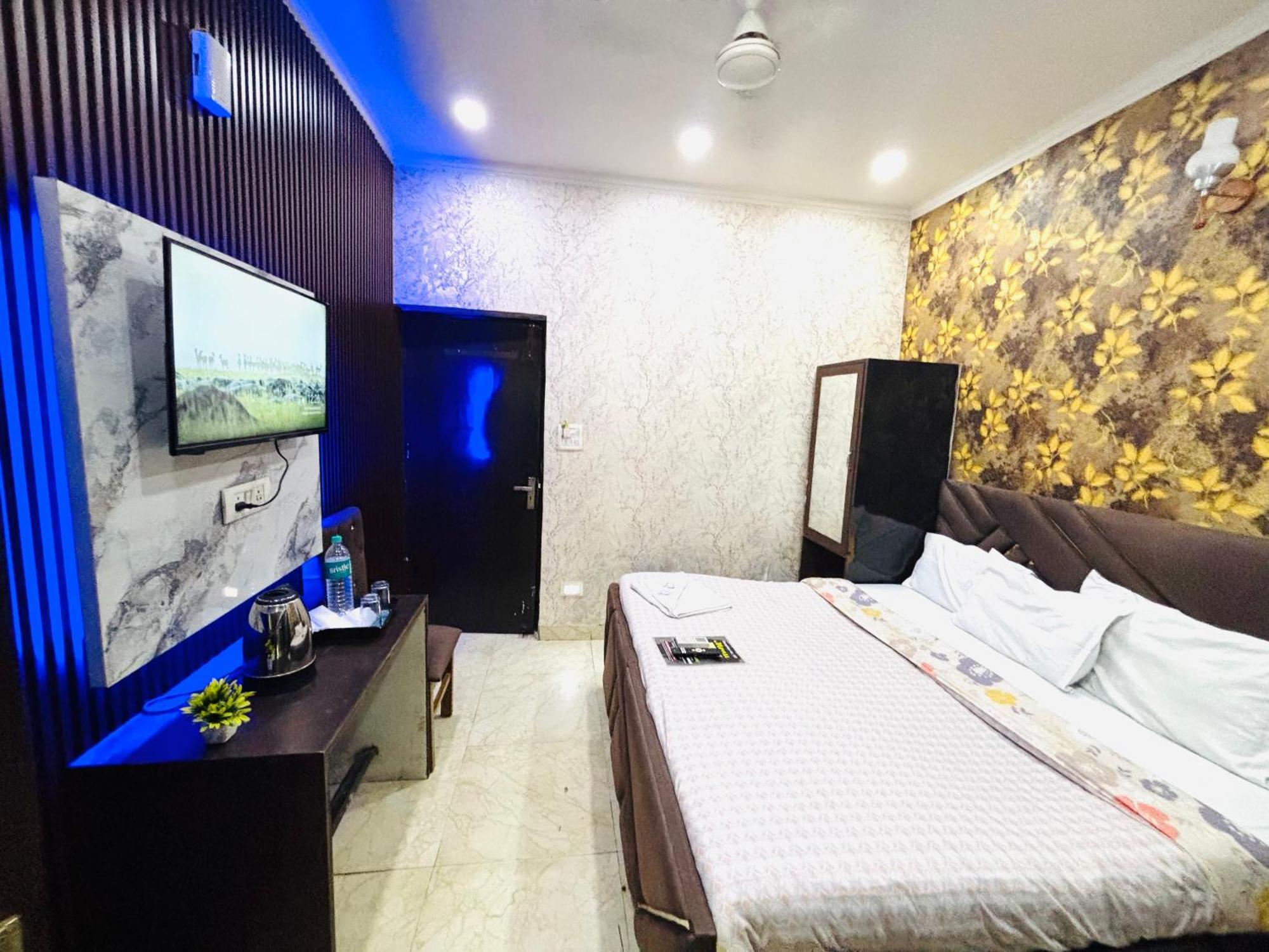 Nizamuddin Fab Hotel