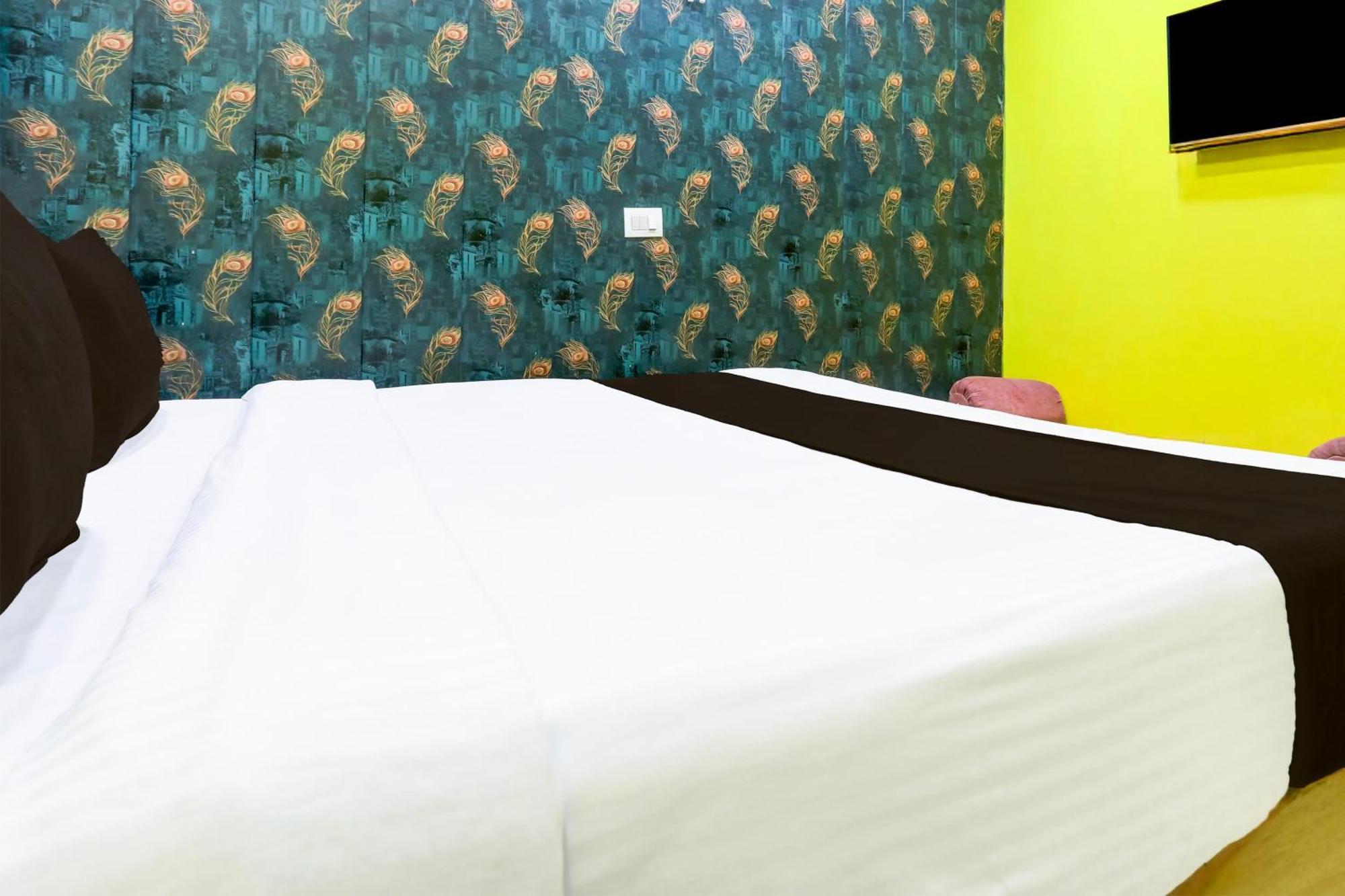 83013 O A K Residency Hotel