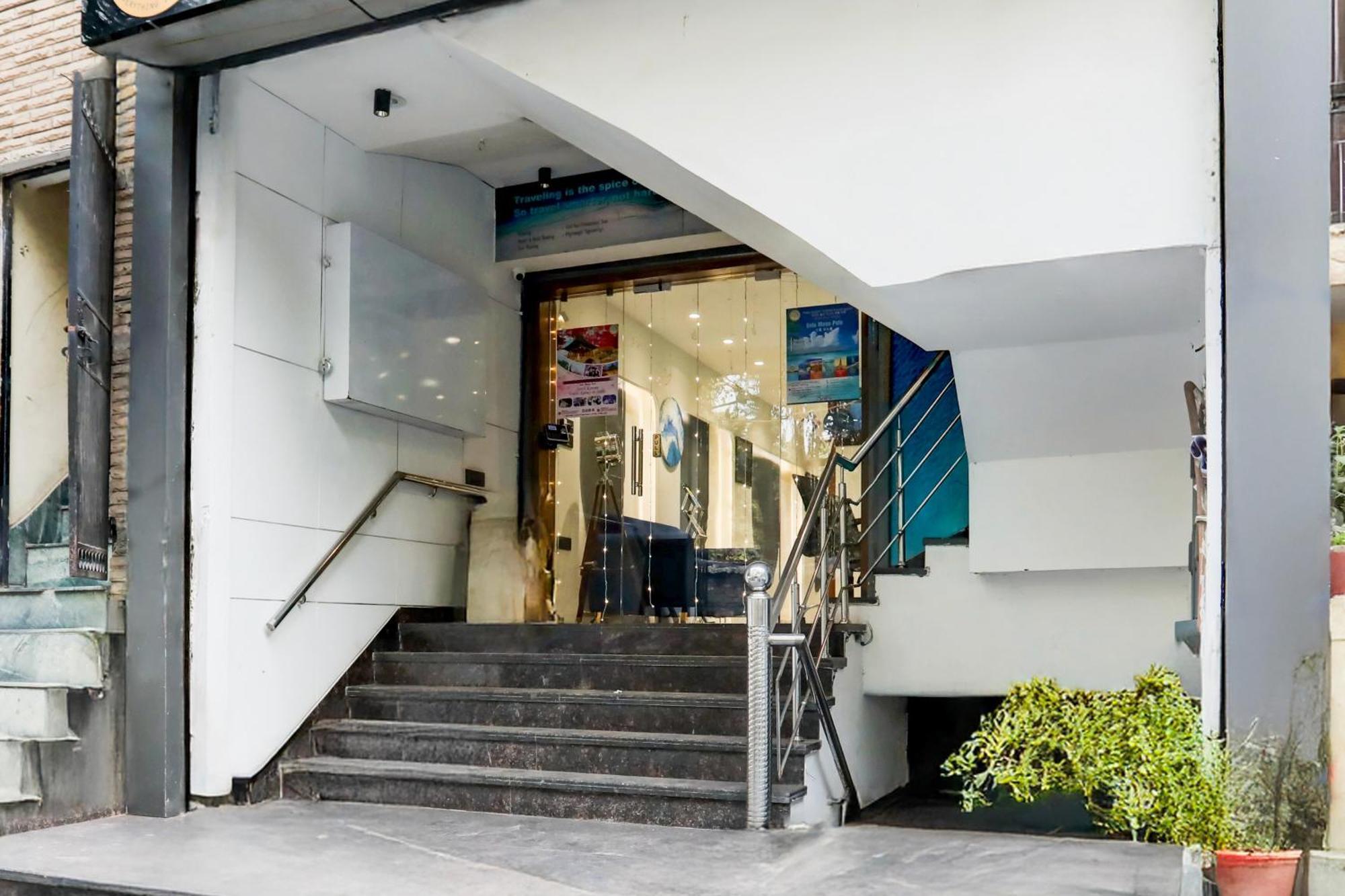83013 O A K Residency Hotel
