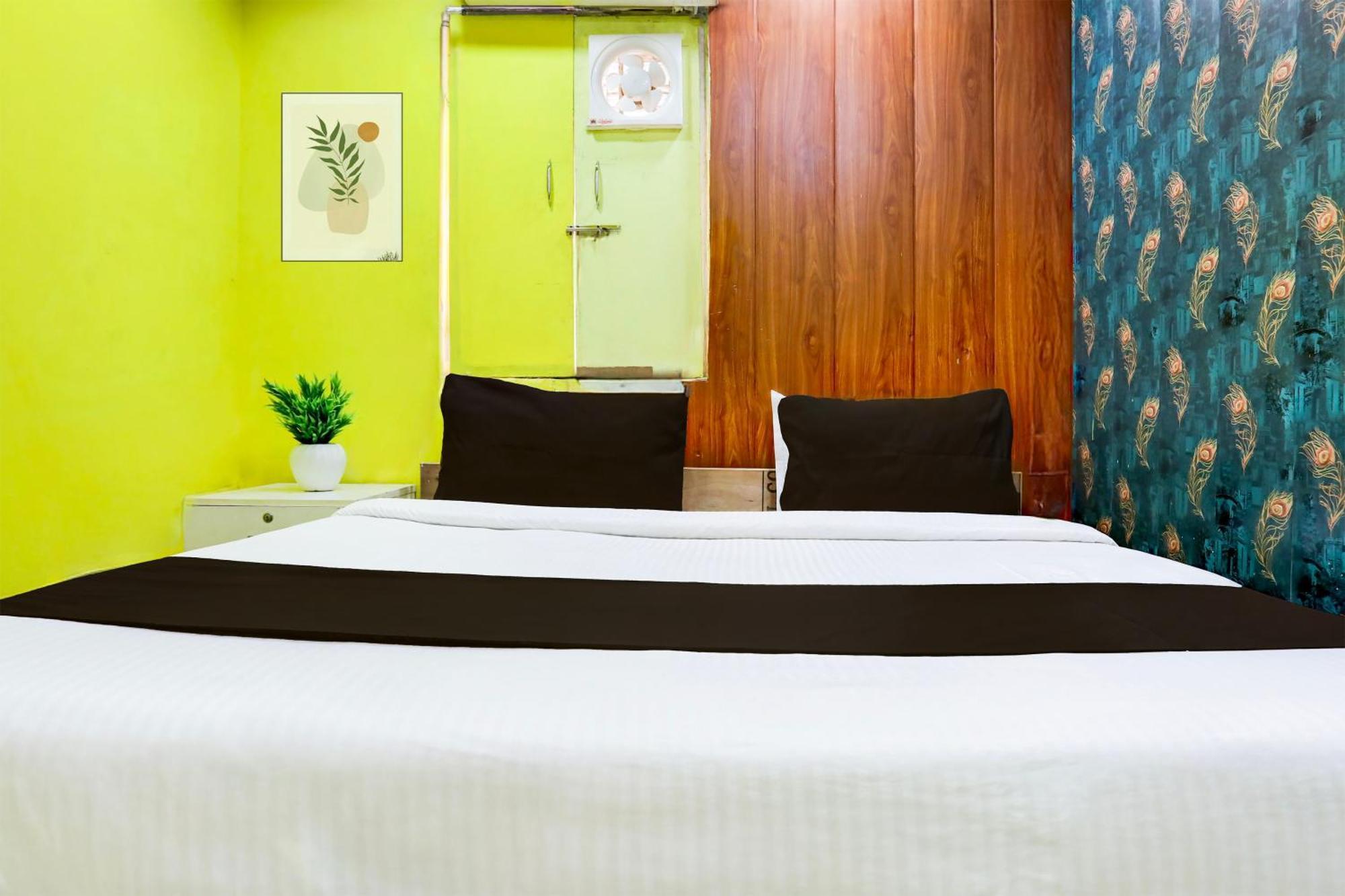 Hotel 83013 O A K Residency