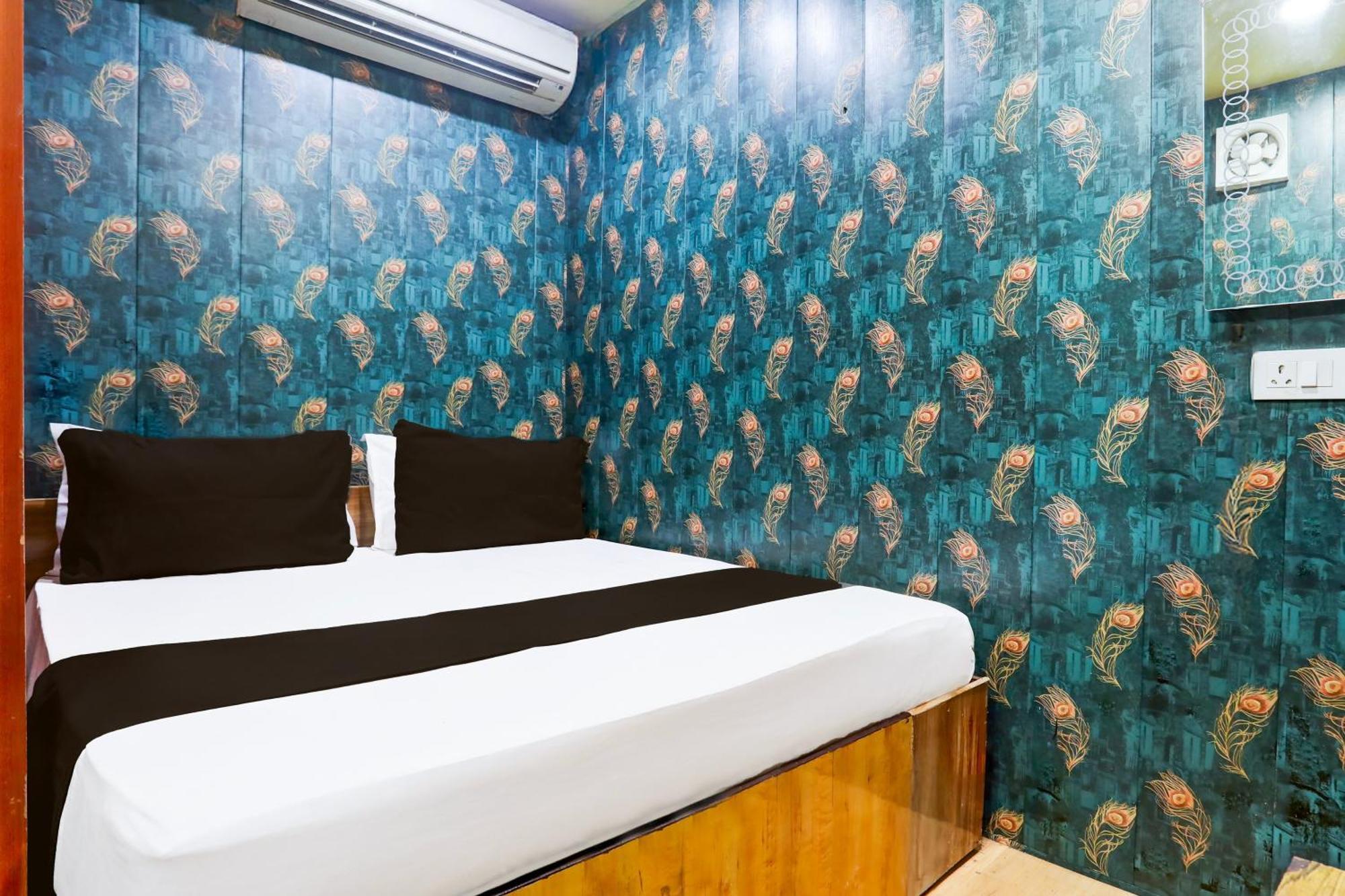 Hotel 83013 O A K Residency New Delhi